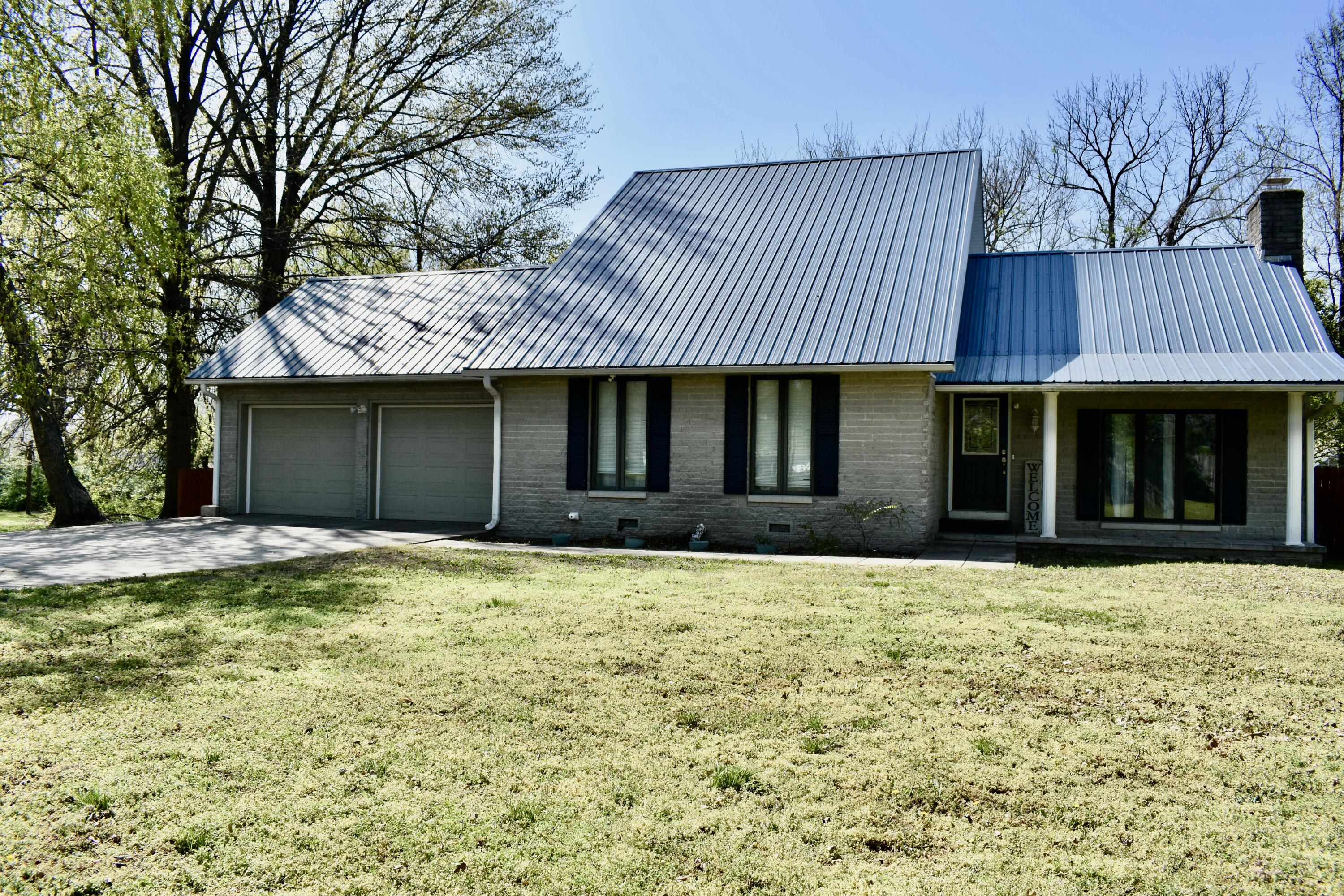 826 East Division Street Property Photo 6