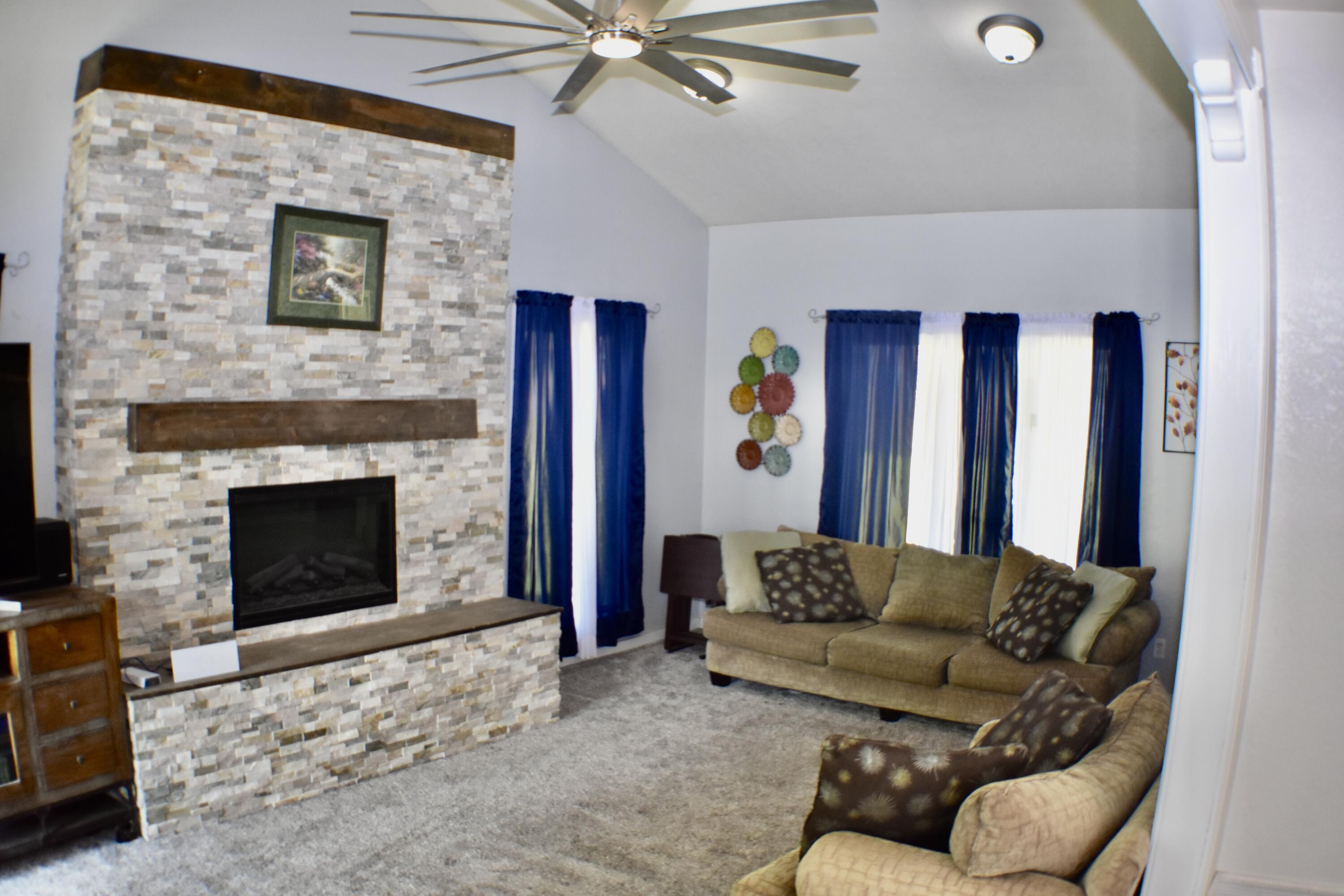 826 East Division Street Property Photo 7