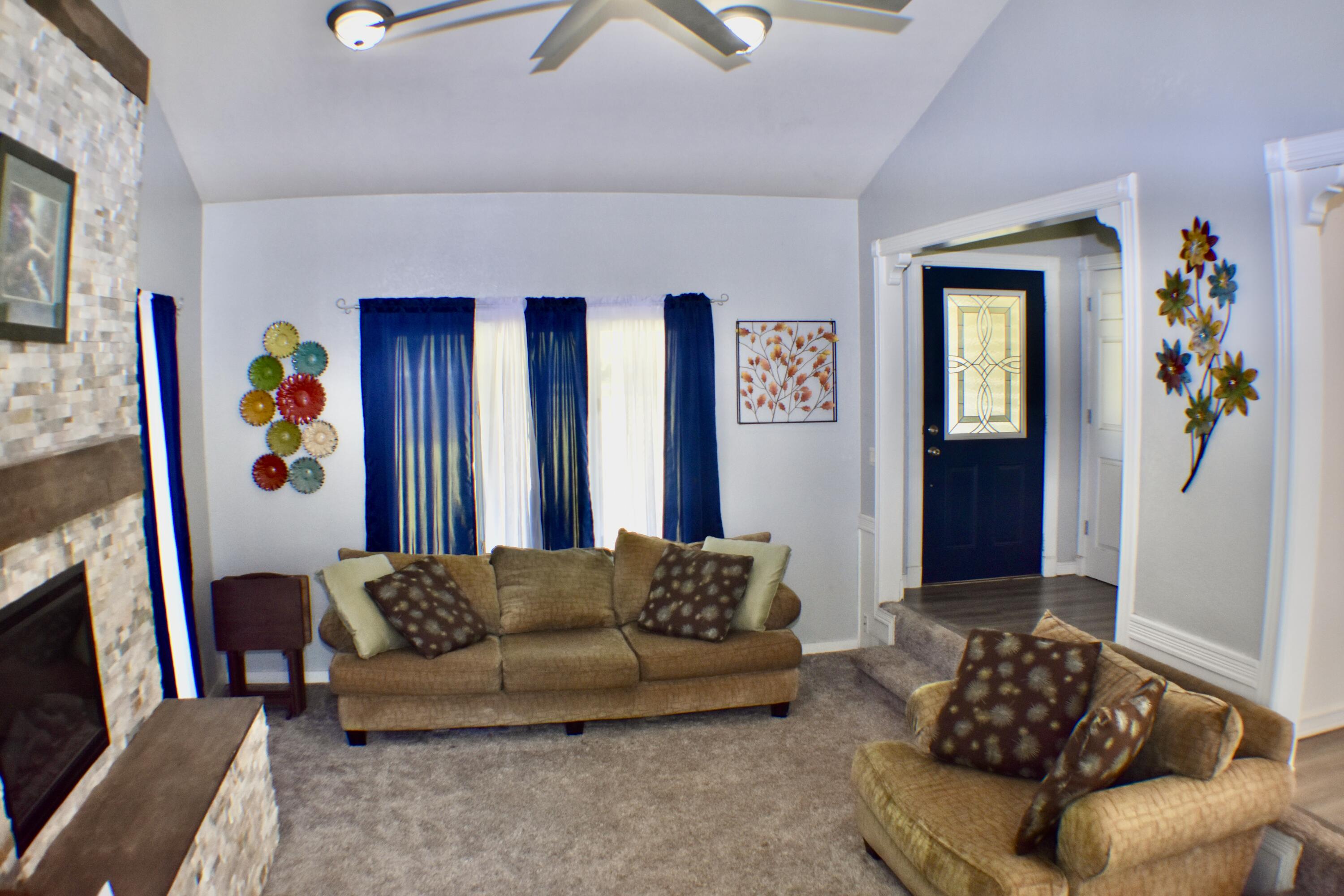 826 East Division Street Property Photo 8