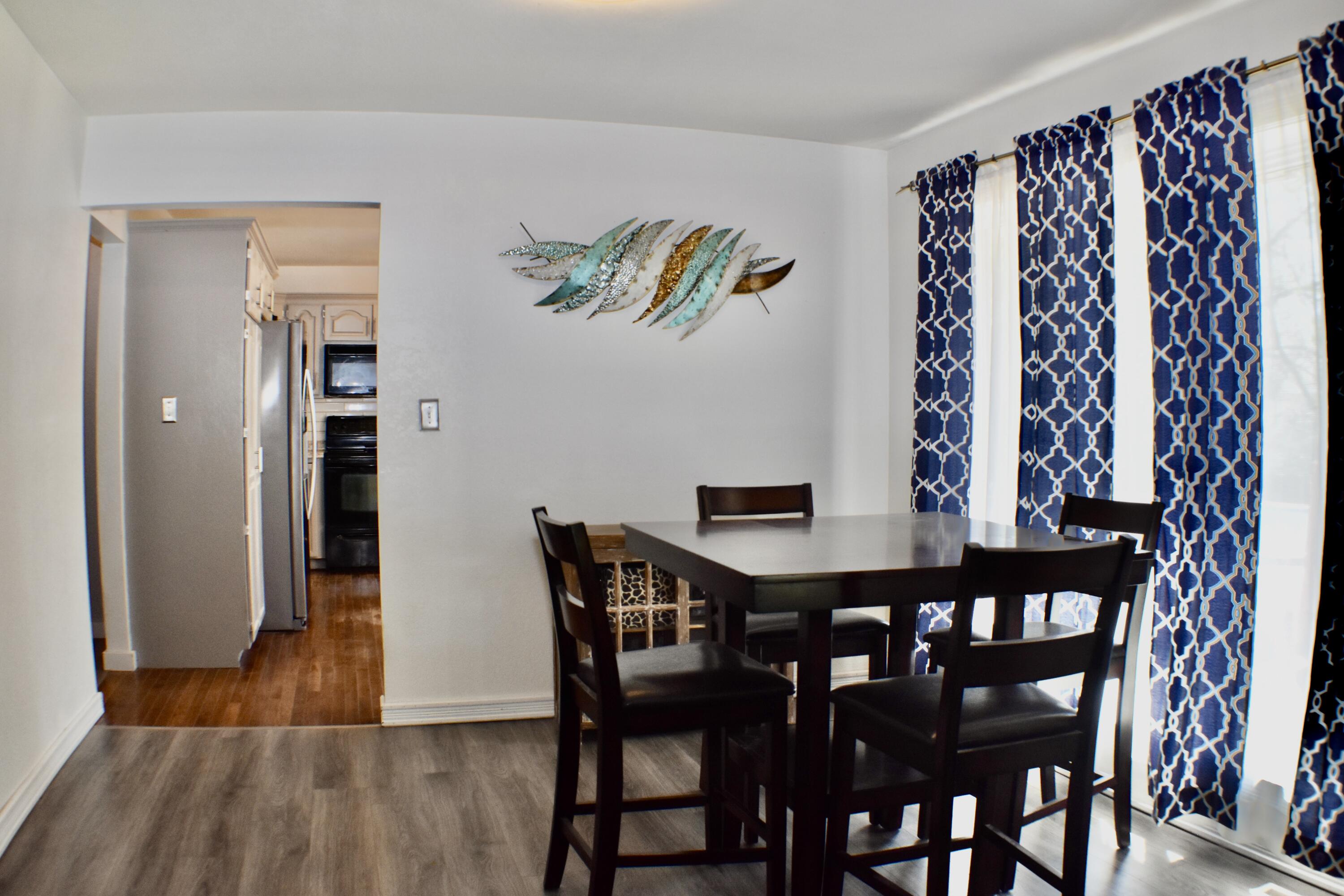 826 East Division Street Property Photo 9