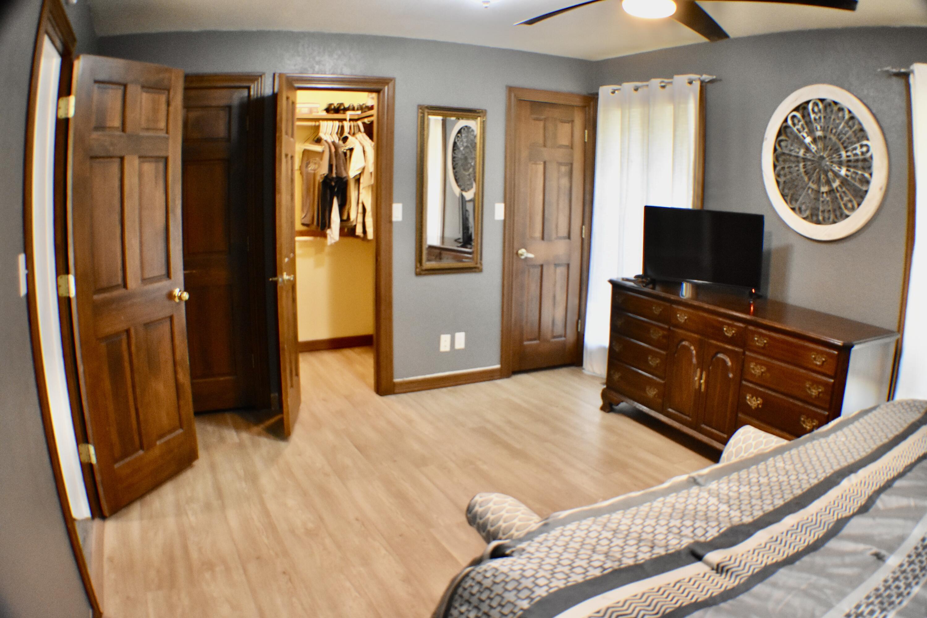 826 East Division Street Property Photo 13