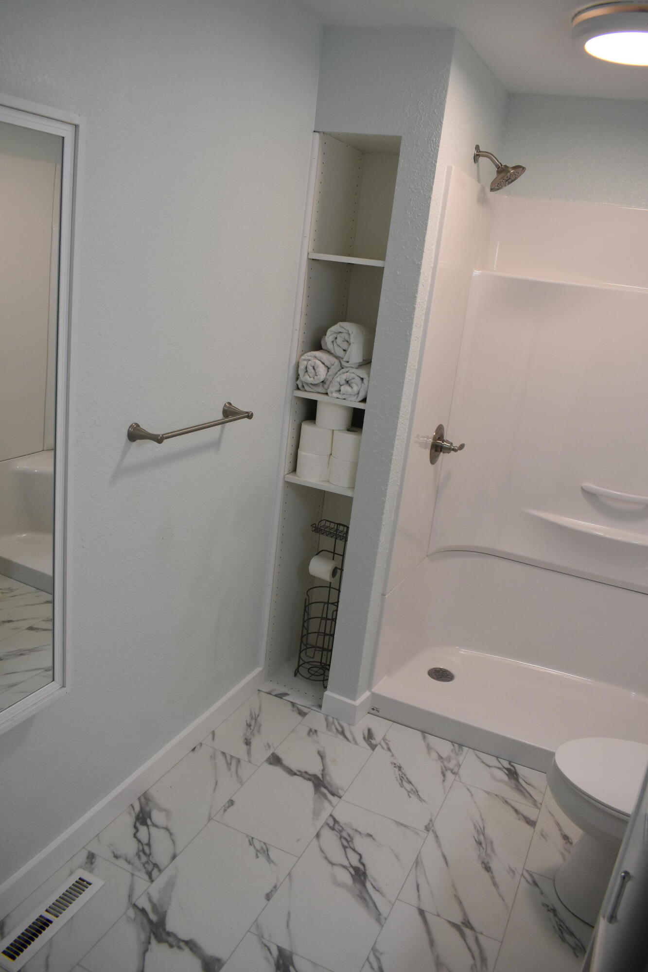 826 East Division Street Property Photo 20