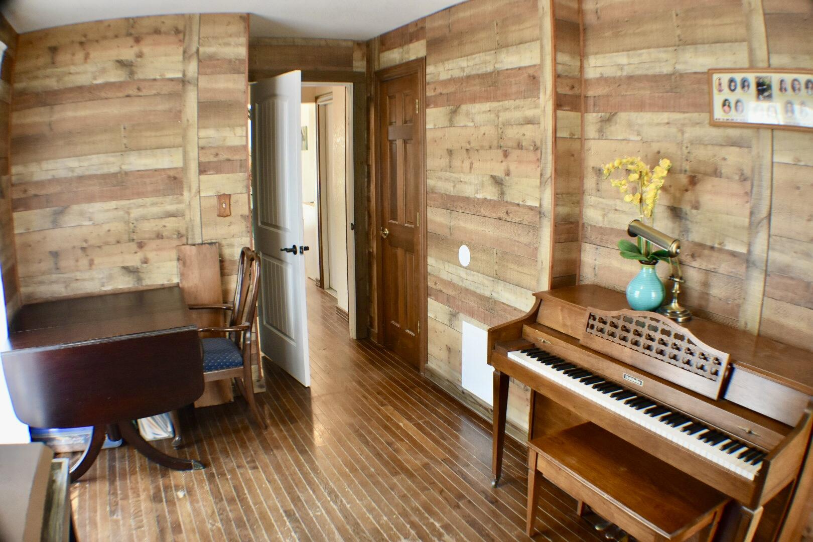 826 East Division Street Property Photo 22