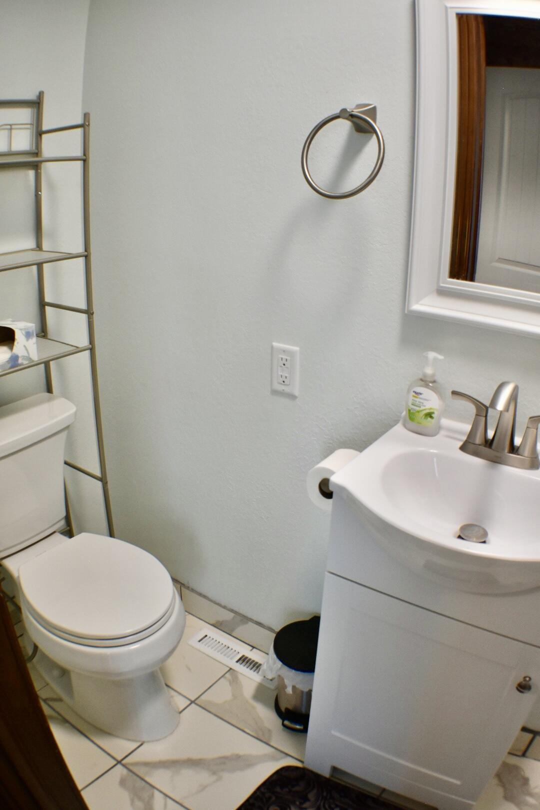 826 East Division Street Property Photo 24