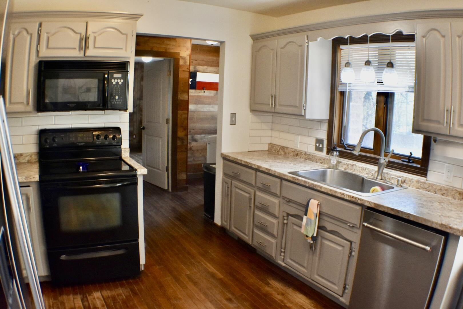 826 East Division Street Property Photo 25