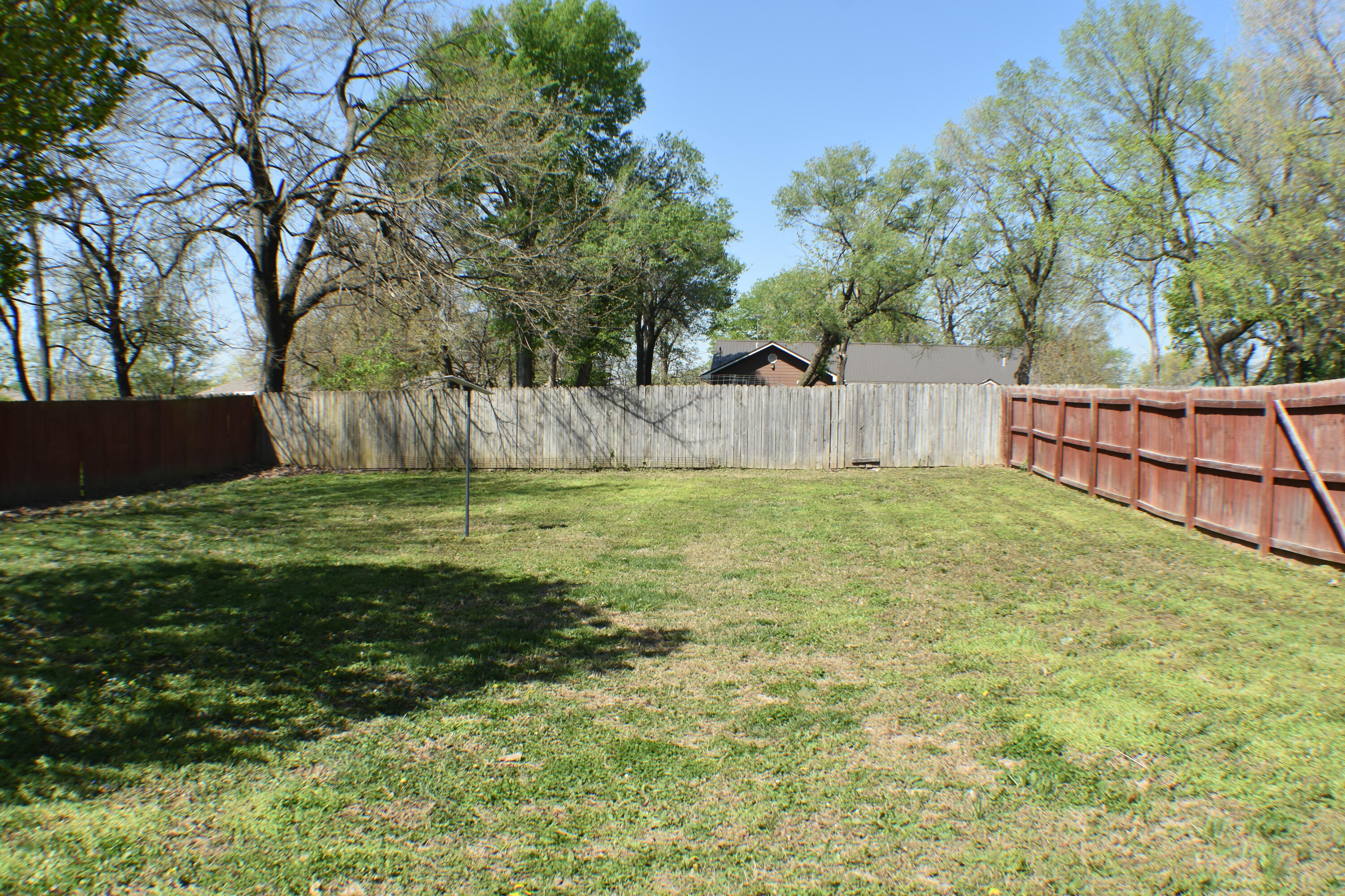 826 East Division Street Property Photo 35