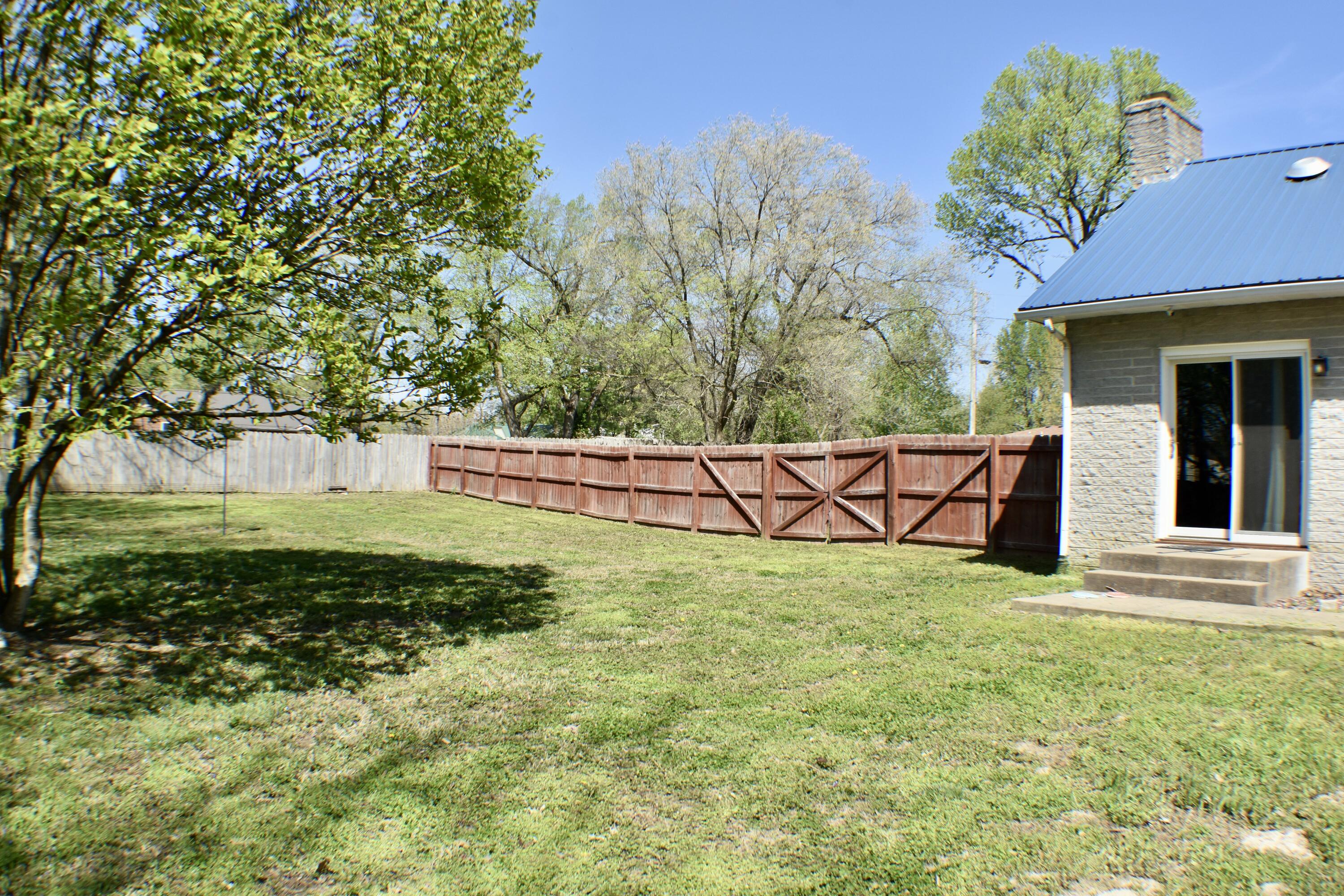 826 East Division Street Property Photo 37