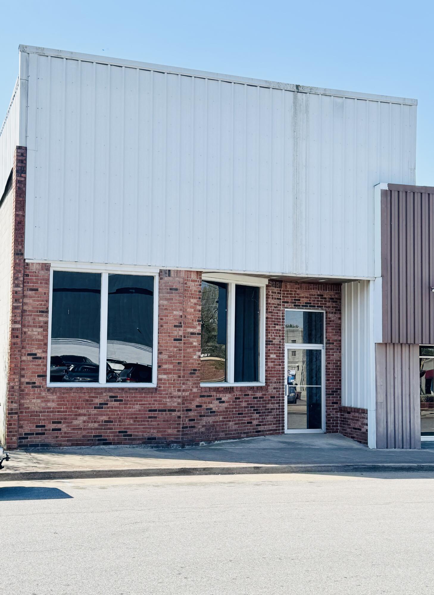 125 West Spring Street Property Photo