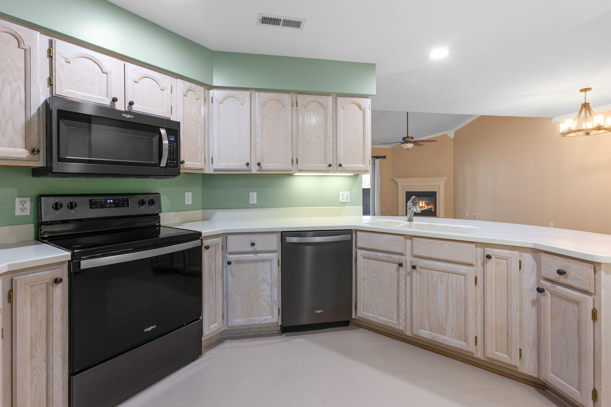 123 Oak Drive Property Photo 4