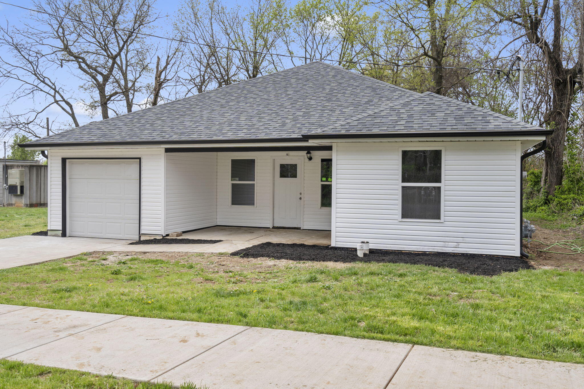 341 North Golden Avenue Property Photo 1