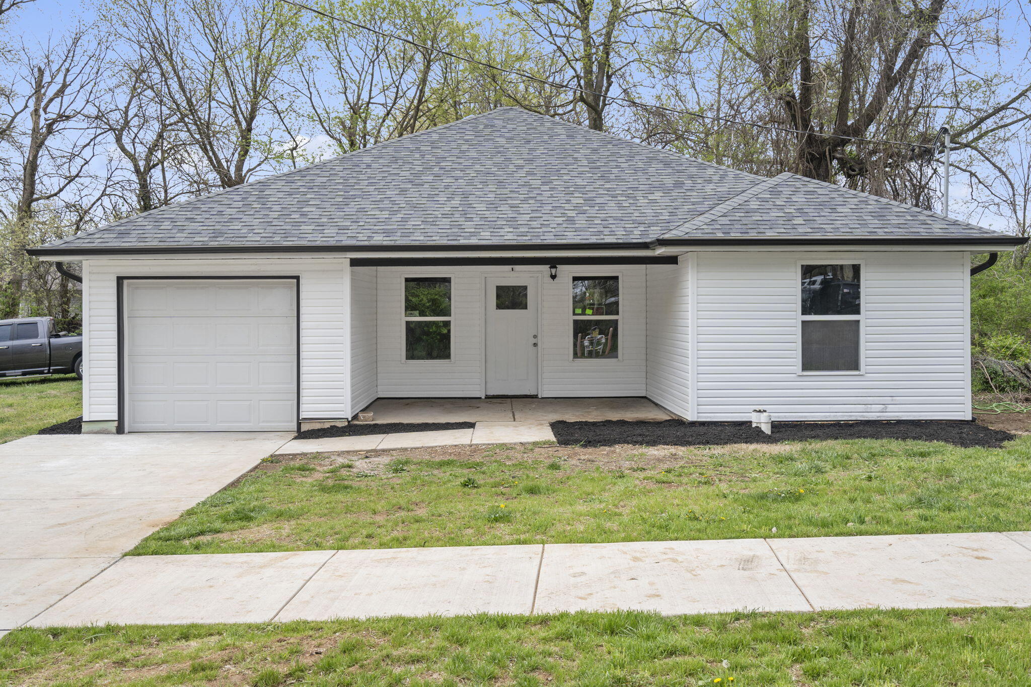 341 North Golden Avenue Property Photo 2