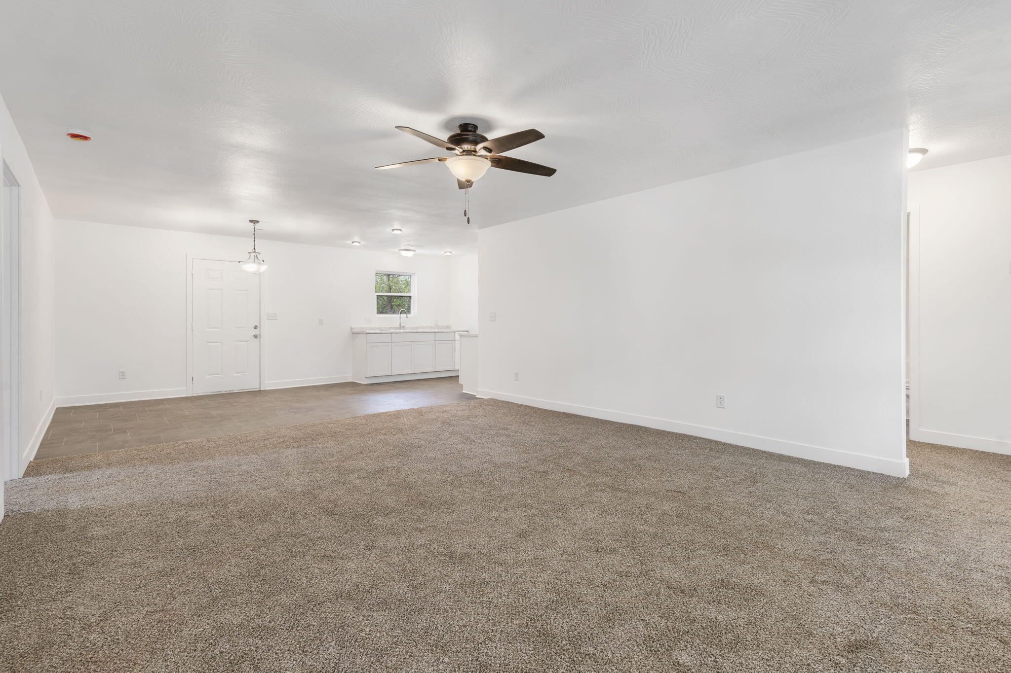 341 North Golden Avenue Property Photo 3