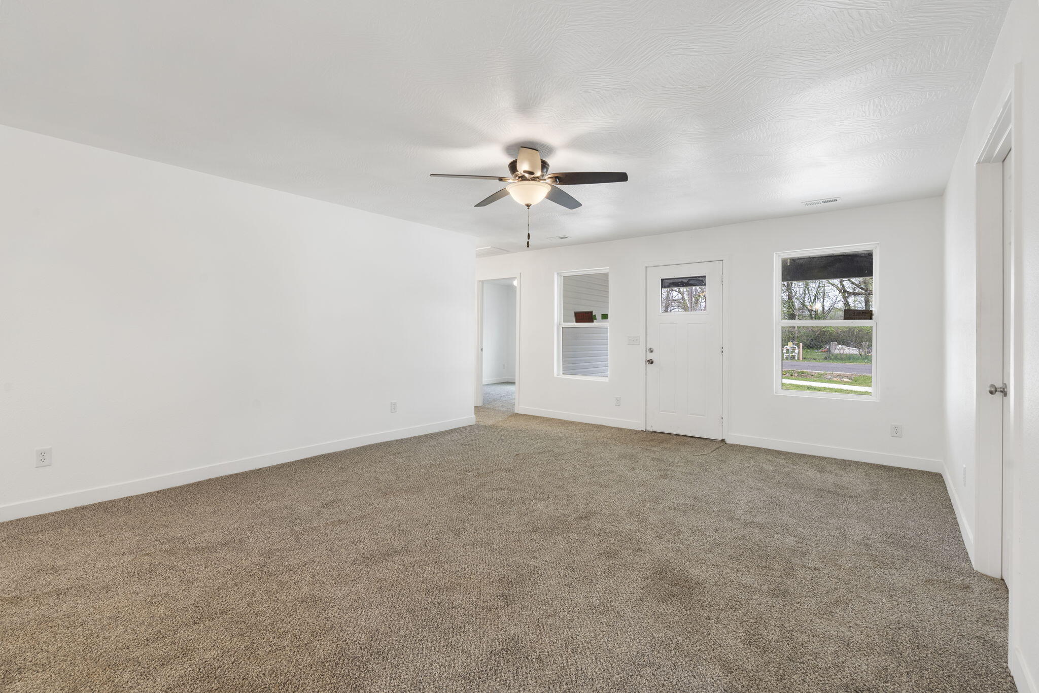 341 North Golden Avenue Property Photo 5