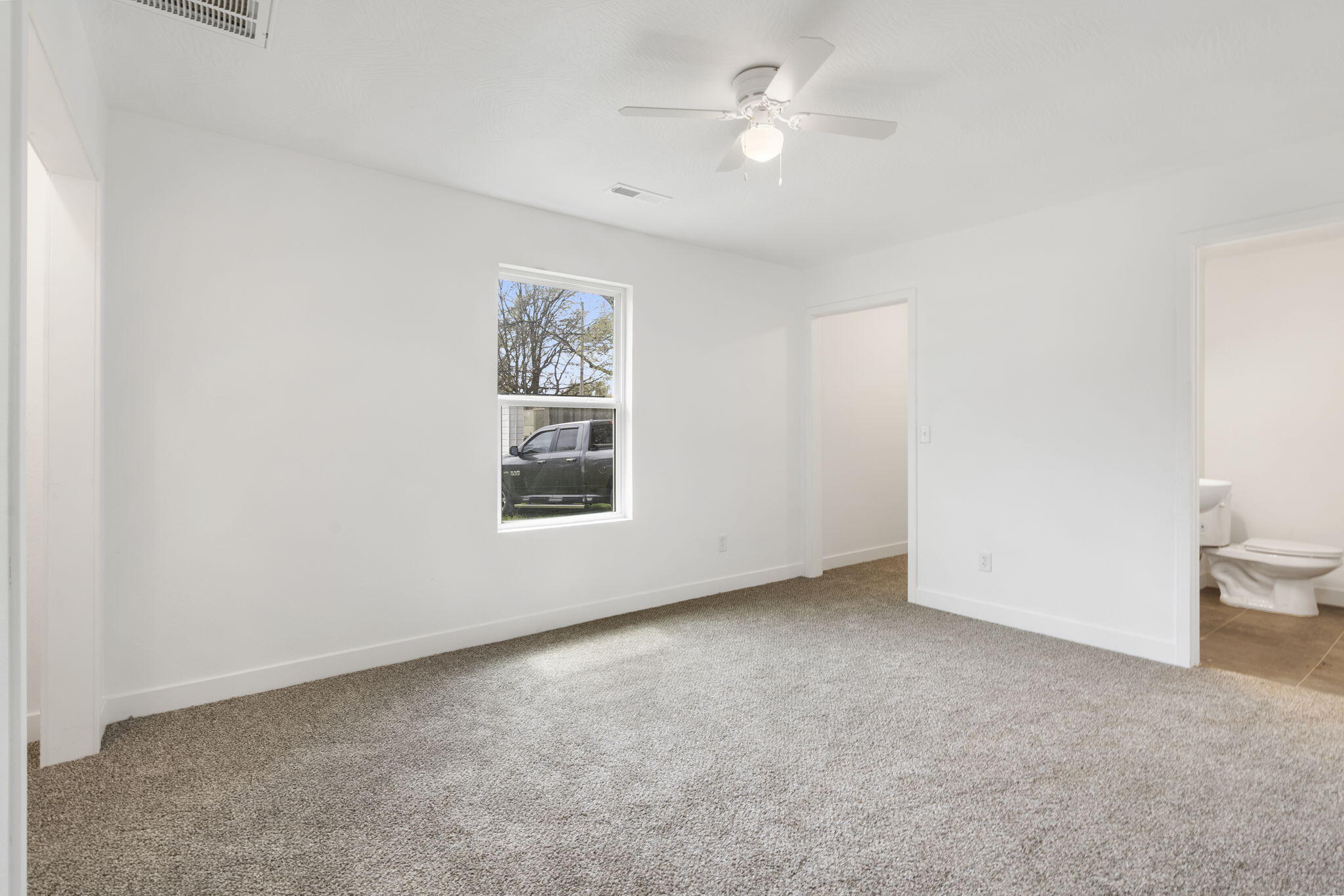 341 North Golden Avenue Property Photo 12