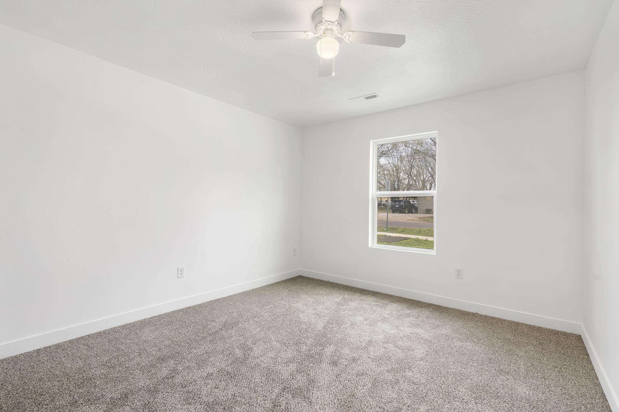 341 North Golden Avenue Property Photo 17