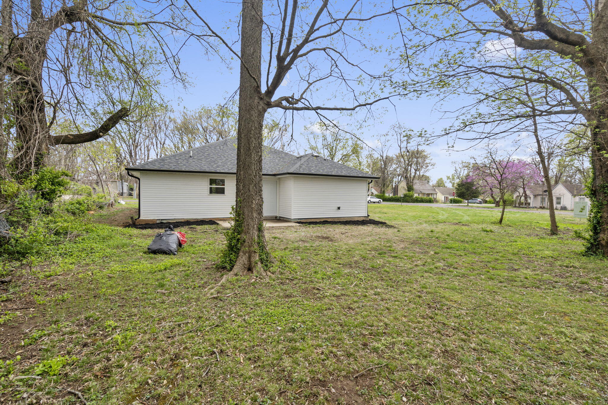 341 North Golden Avenue Property Photo 23