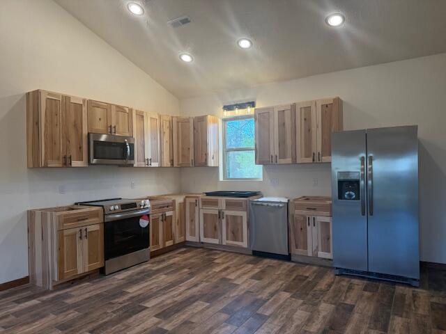 425 East South Street Property Photo 8