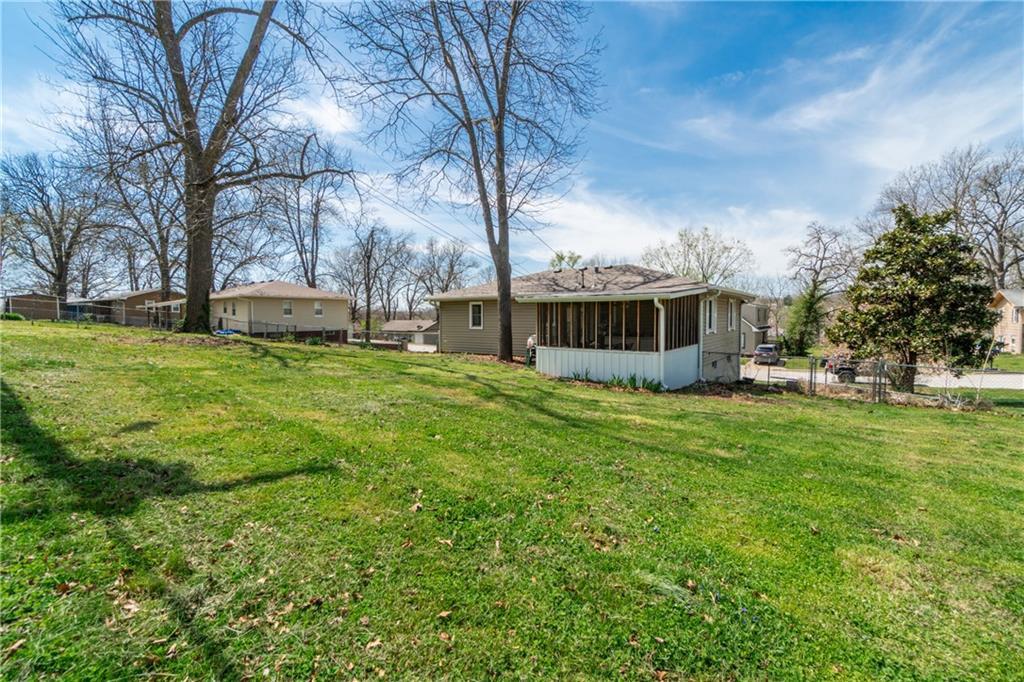 1421 Oakhill Drive Property Photo 2