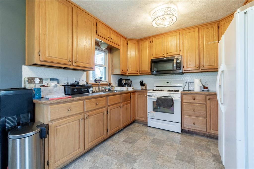 1421 Oakhill Drive Property Photo 4