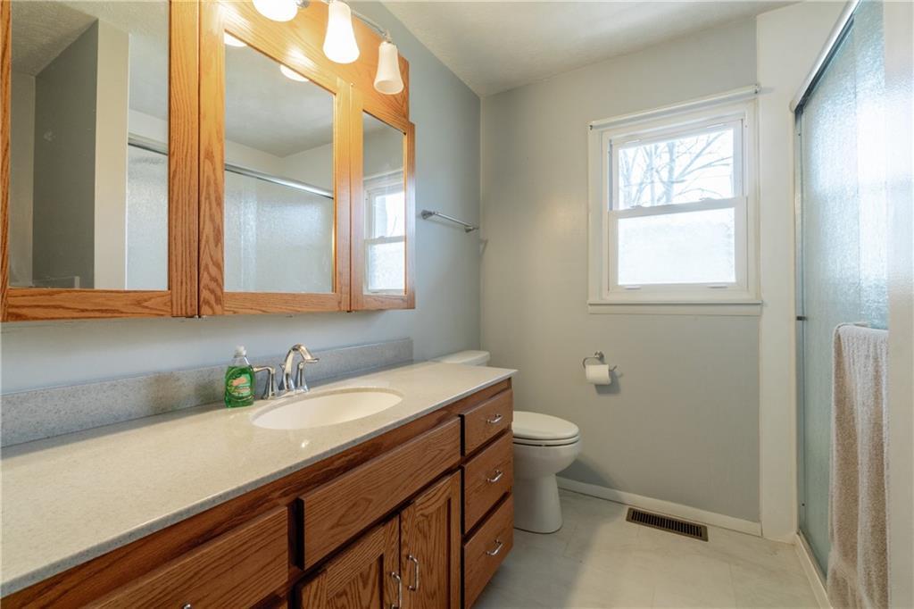 1421 Oakhill Drive Property Photo 7