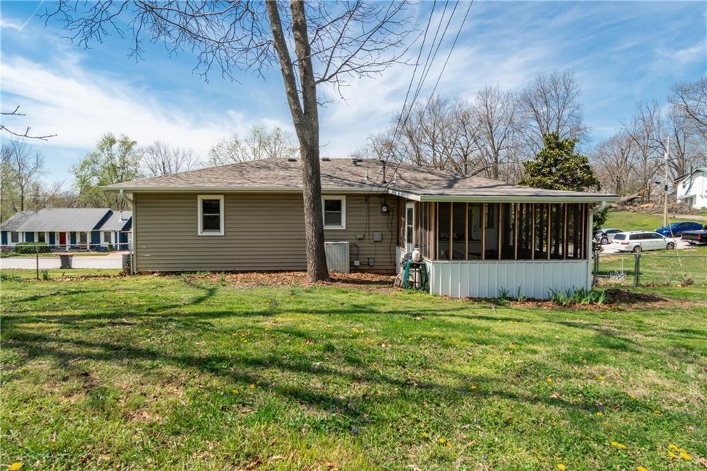 1421 Oakhill Drive Property Photo 11
