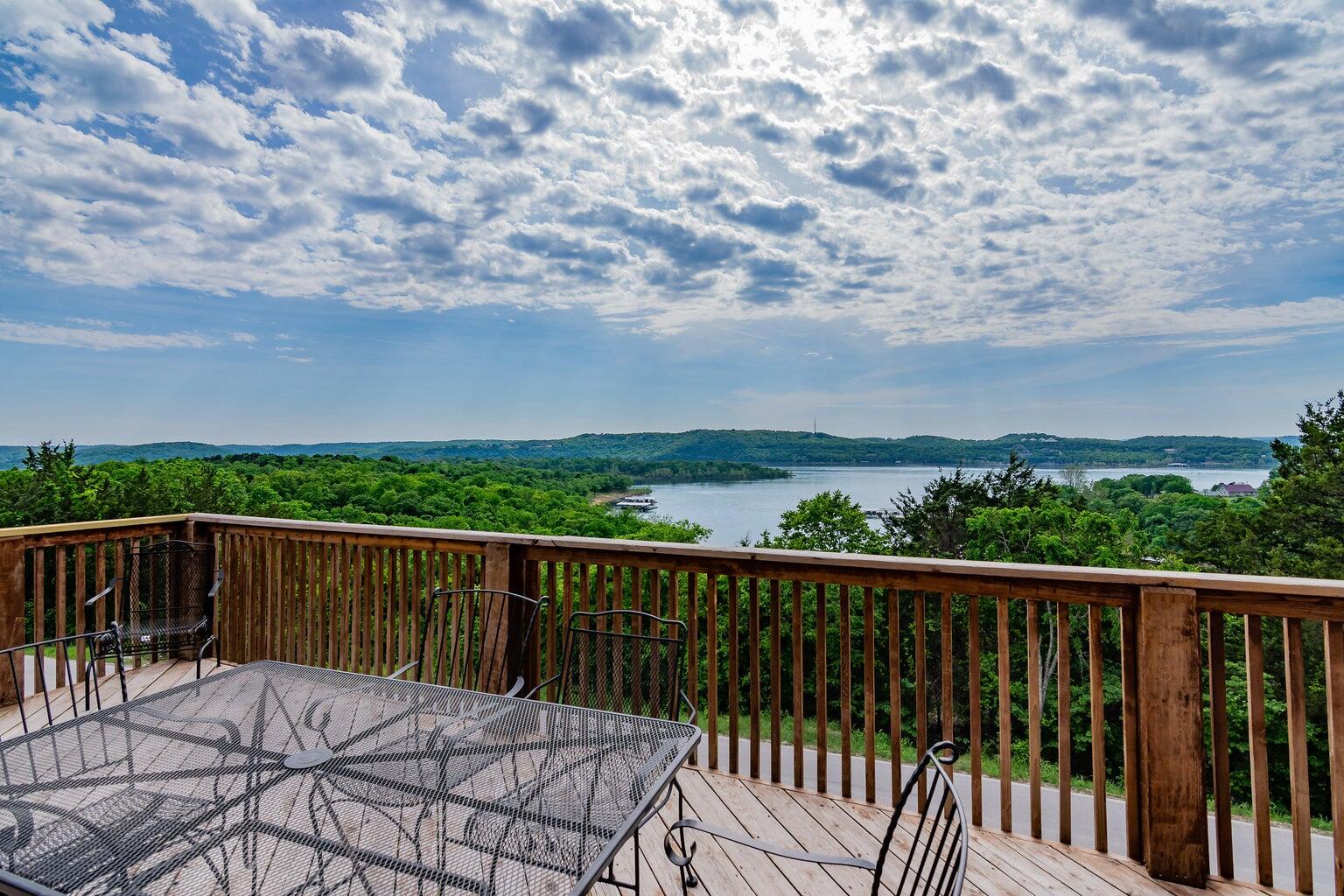 478 White Rockbluff Drive Property Photo 6