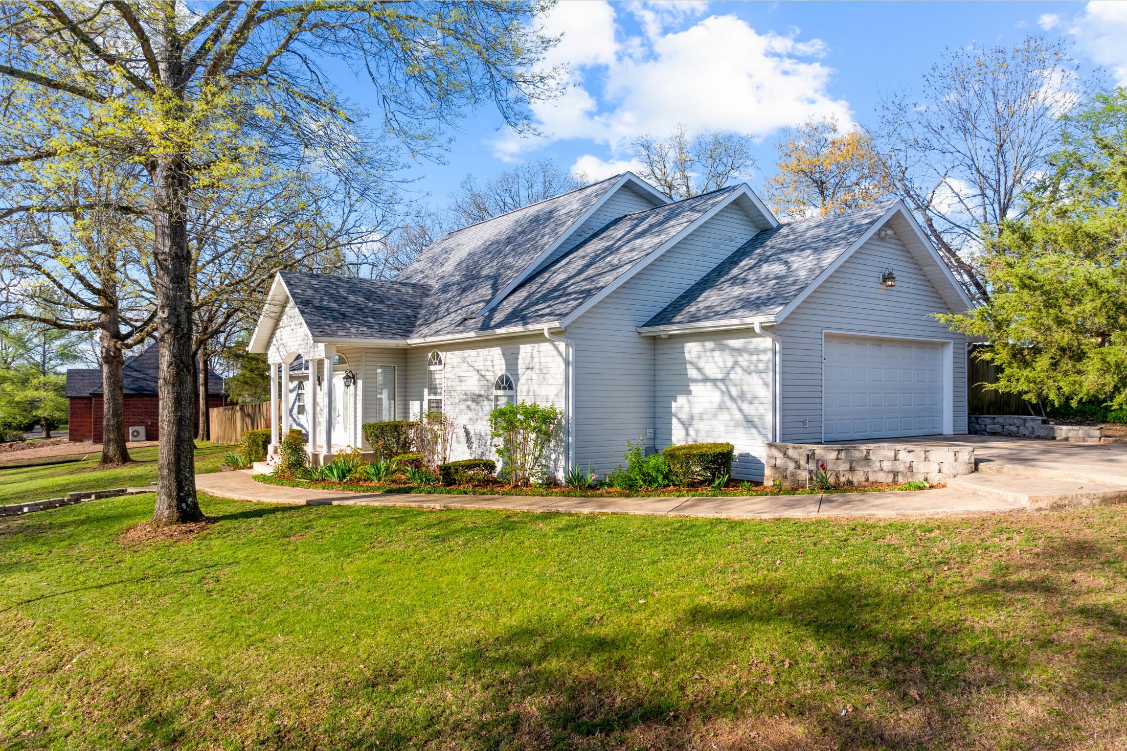 1026 Cliff Drive Property Photo 8