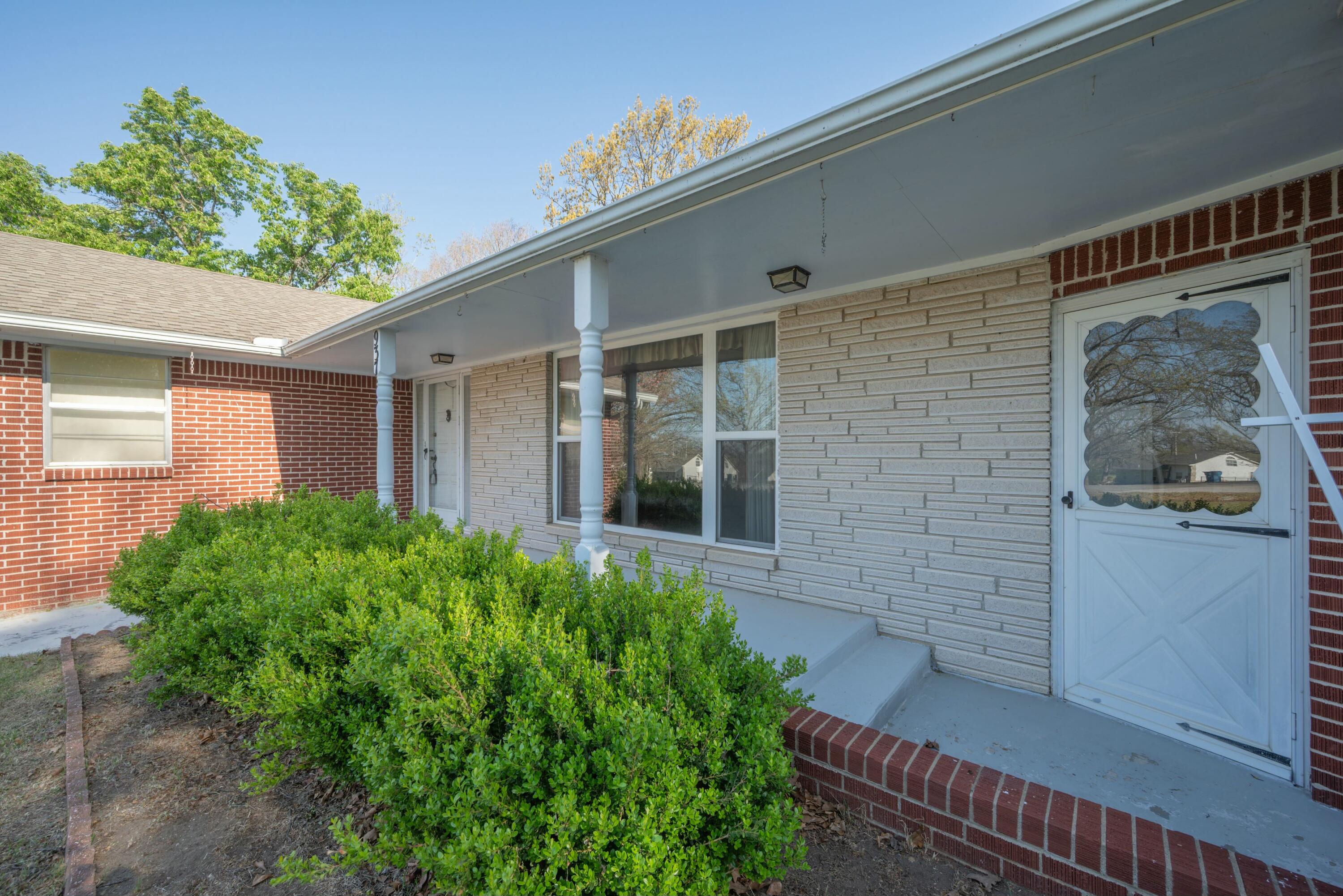 937 Warnall Circle Property Photo 2