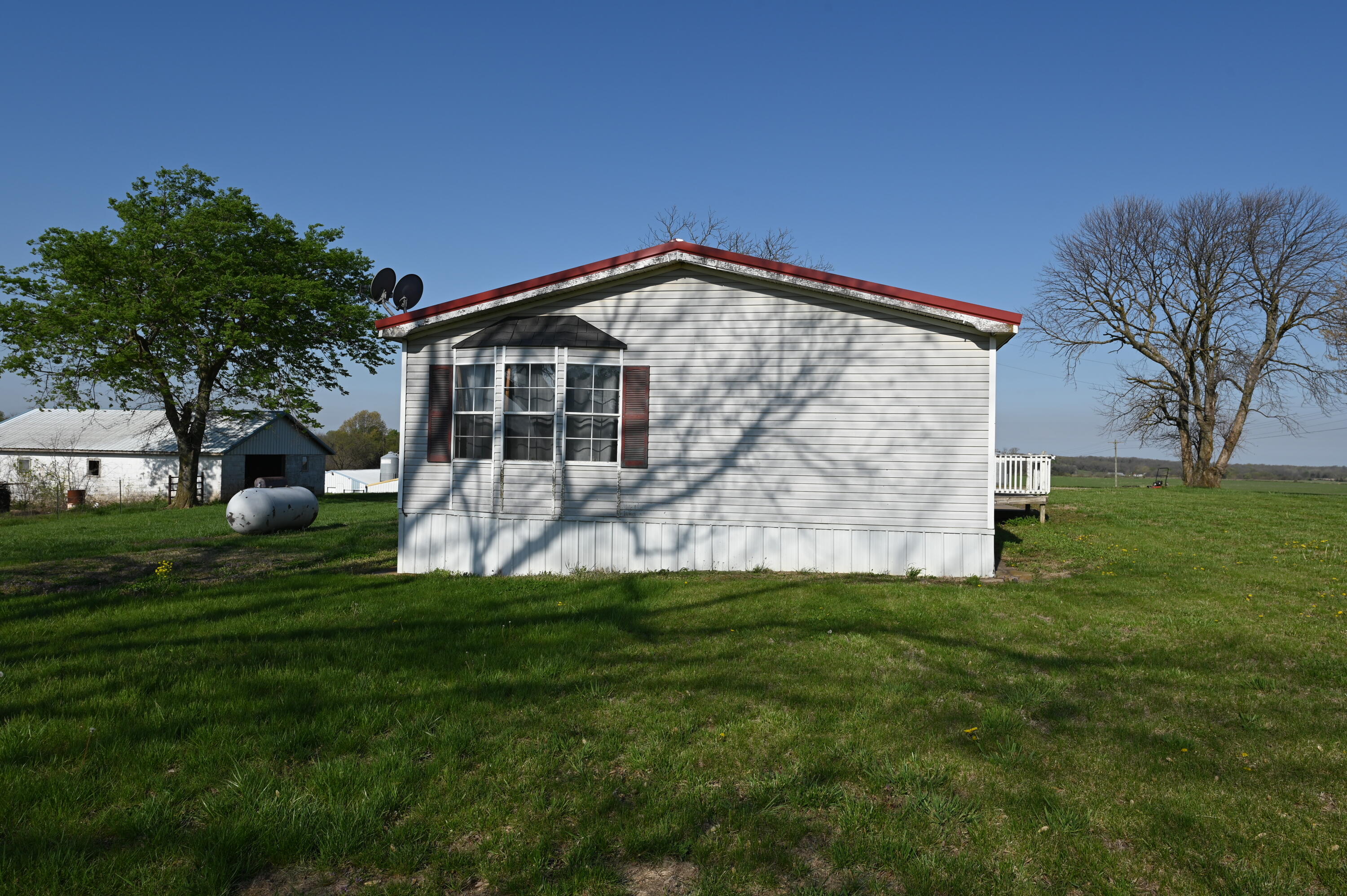 2140 East 2100 Road Property Photo 2