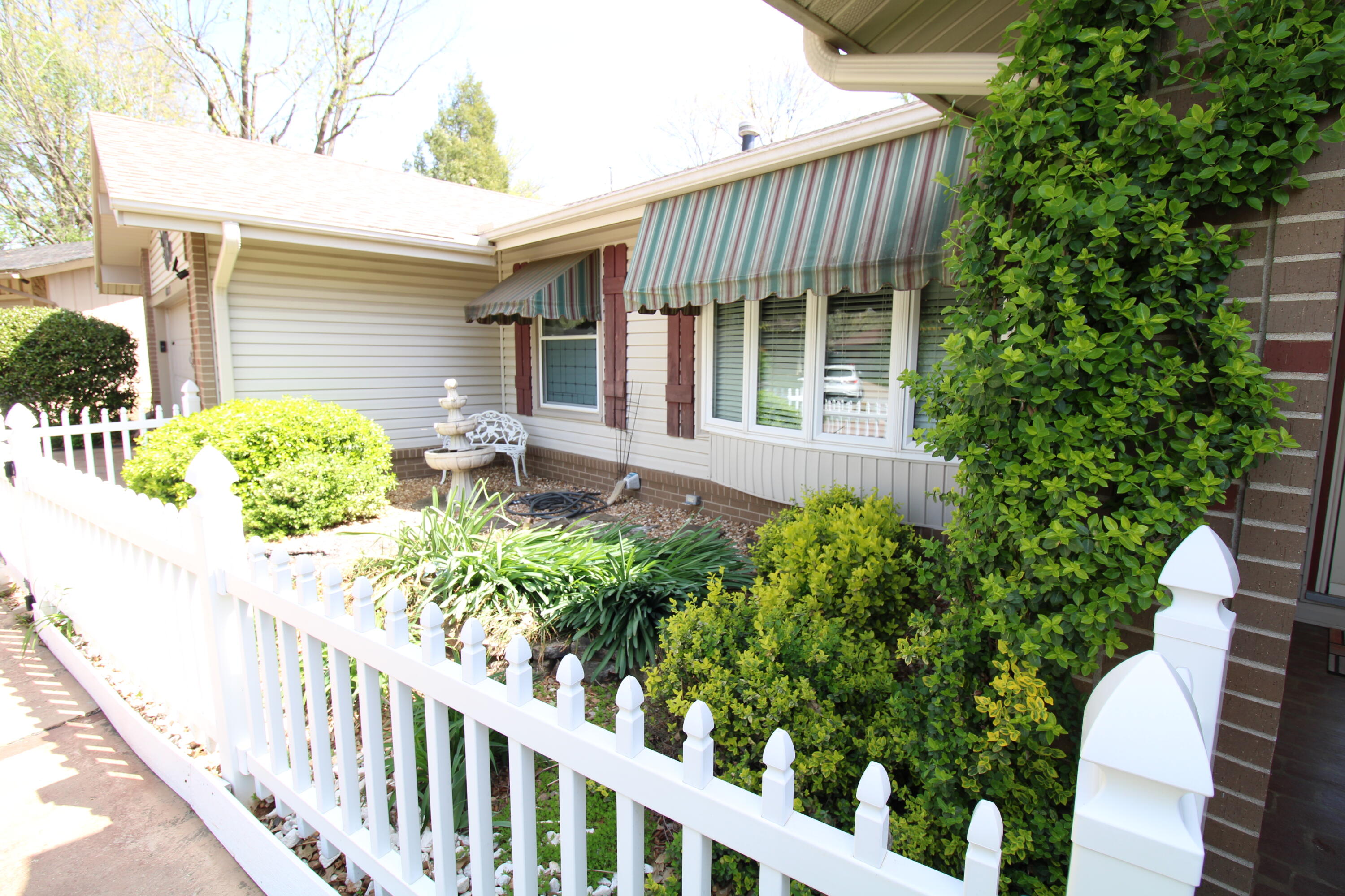 4332 South Cardinal Court Property Photo 6