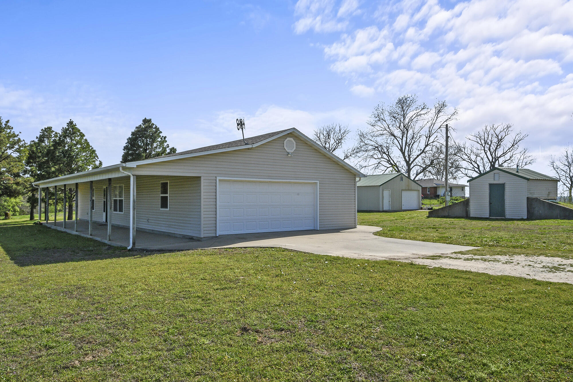 654 Highway T Property Photo 1