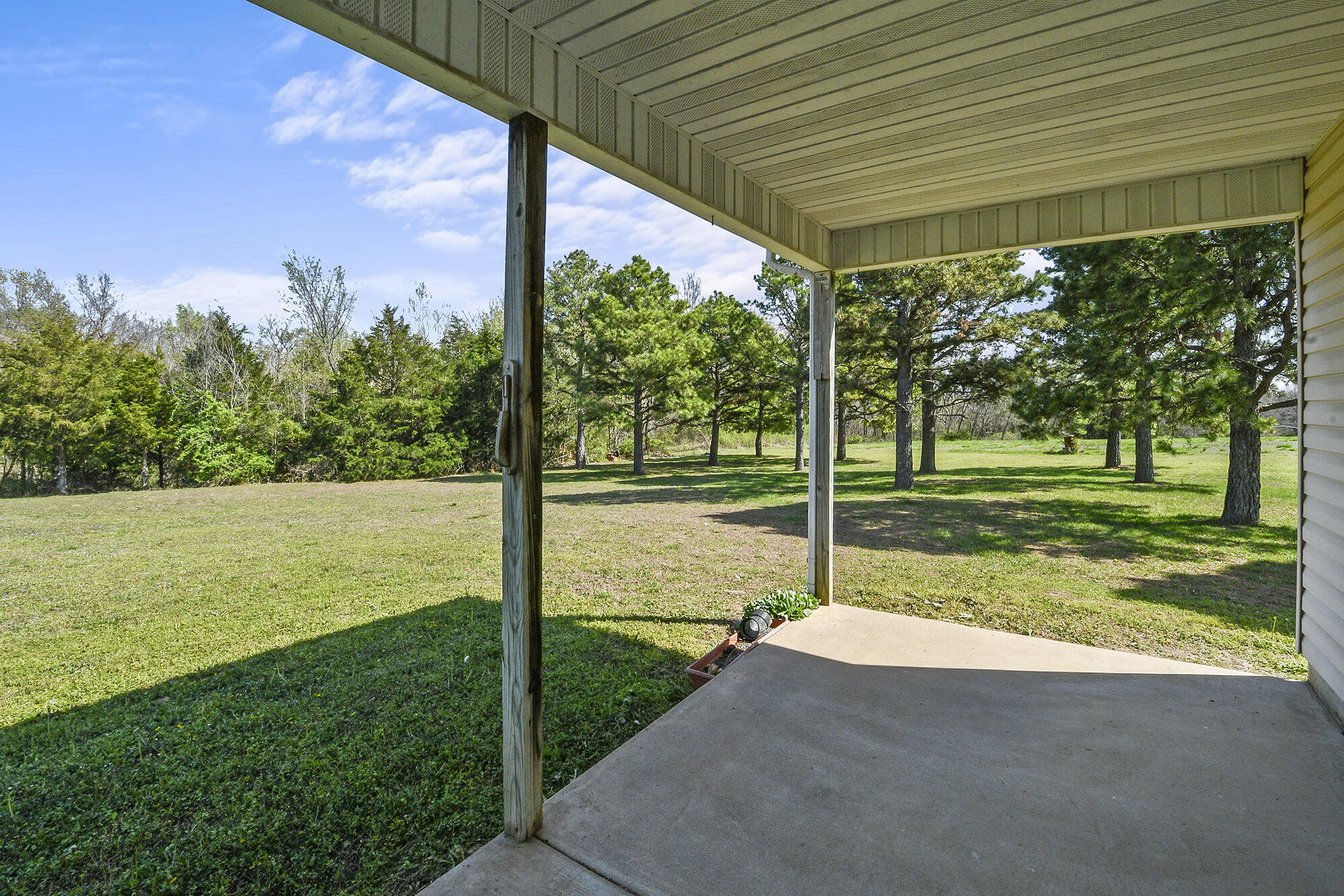 654 Highway T Property Photo 3