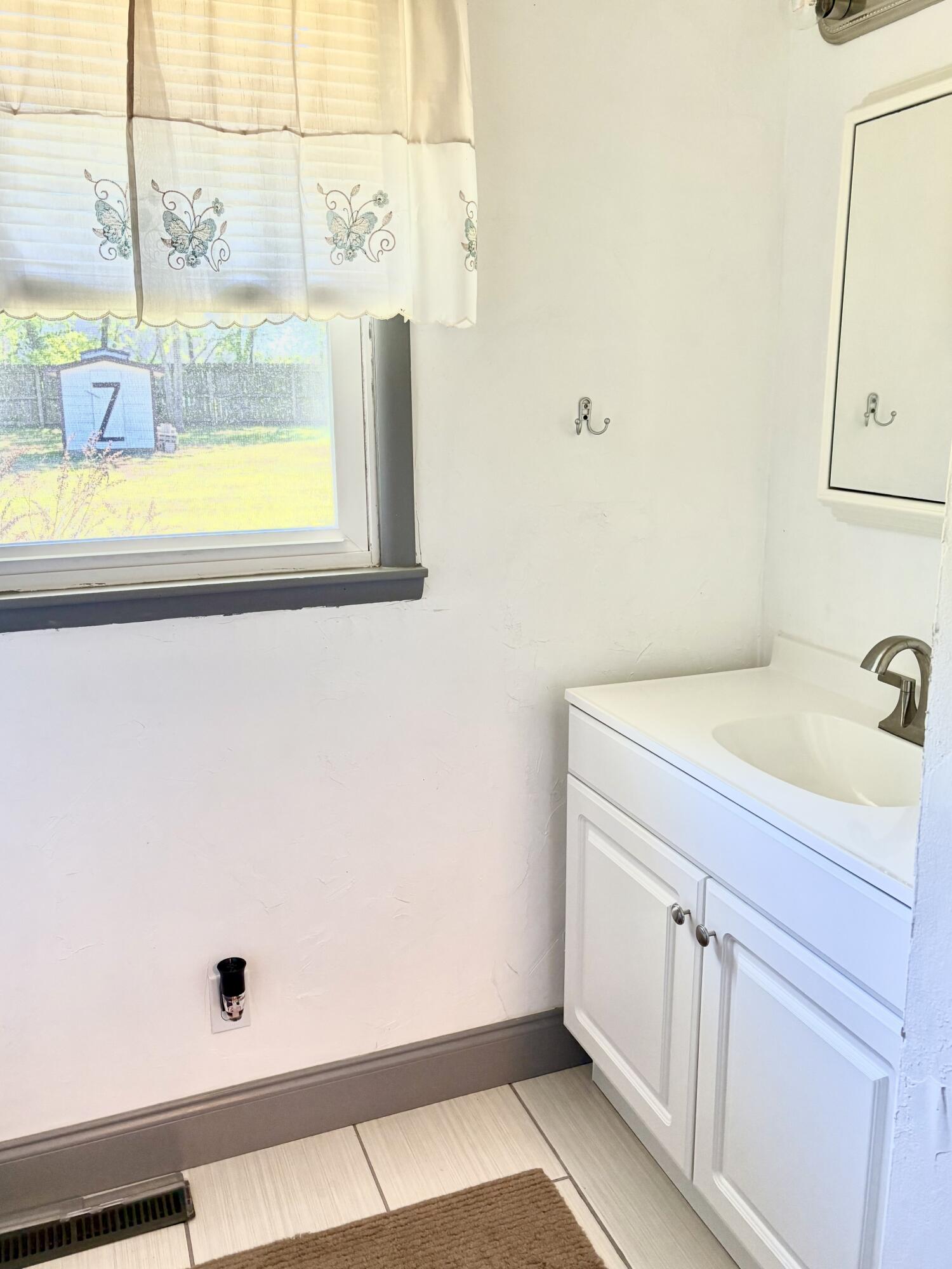 4046 South Farm Road 135 Property Photo 10