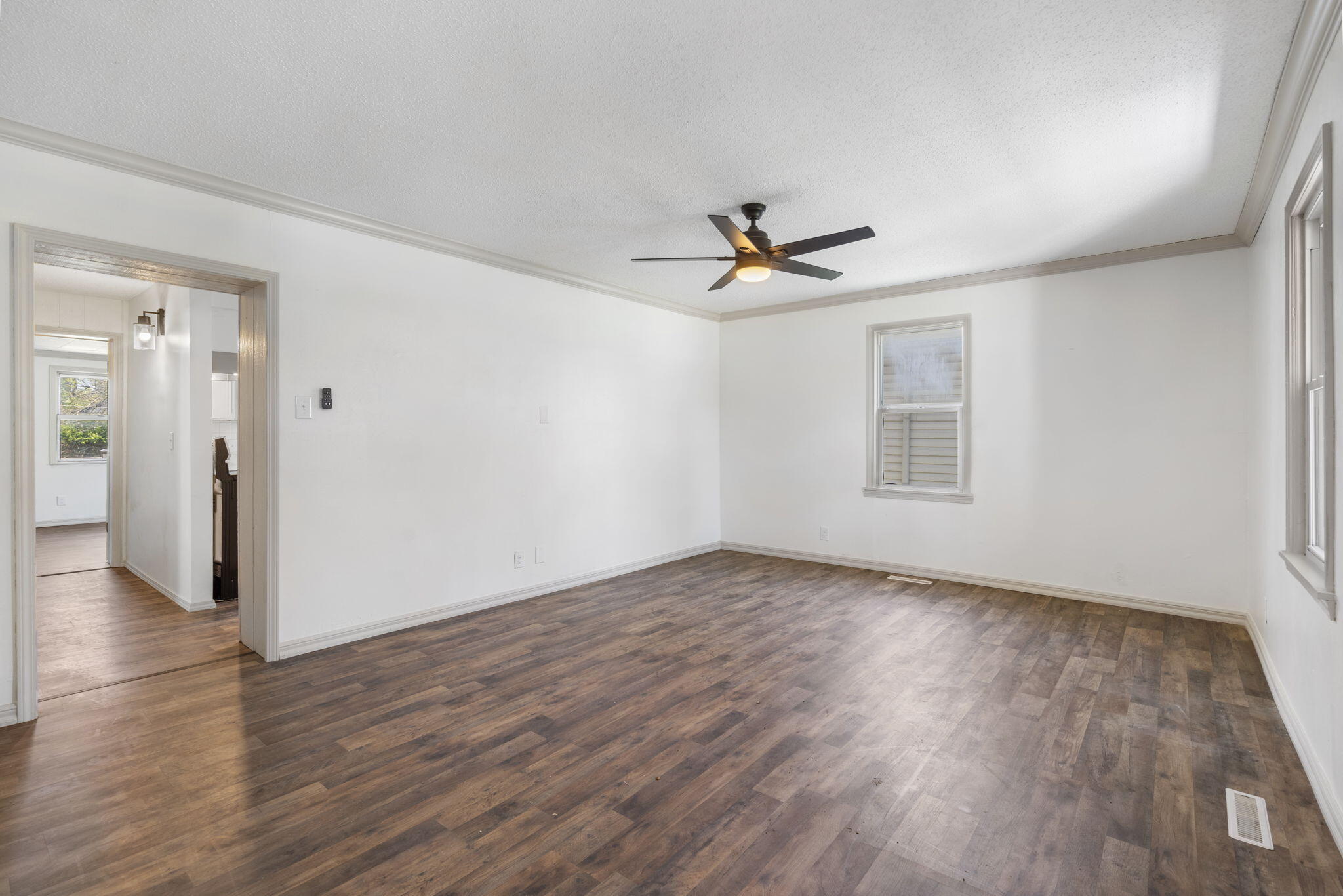 1421 East Commercial Street Property Photo 7