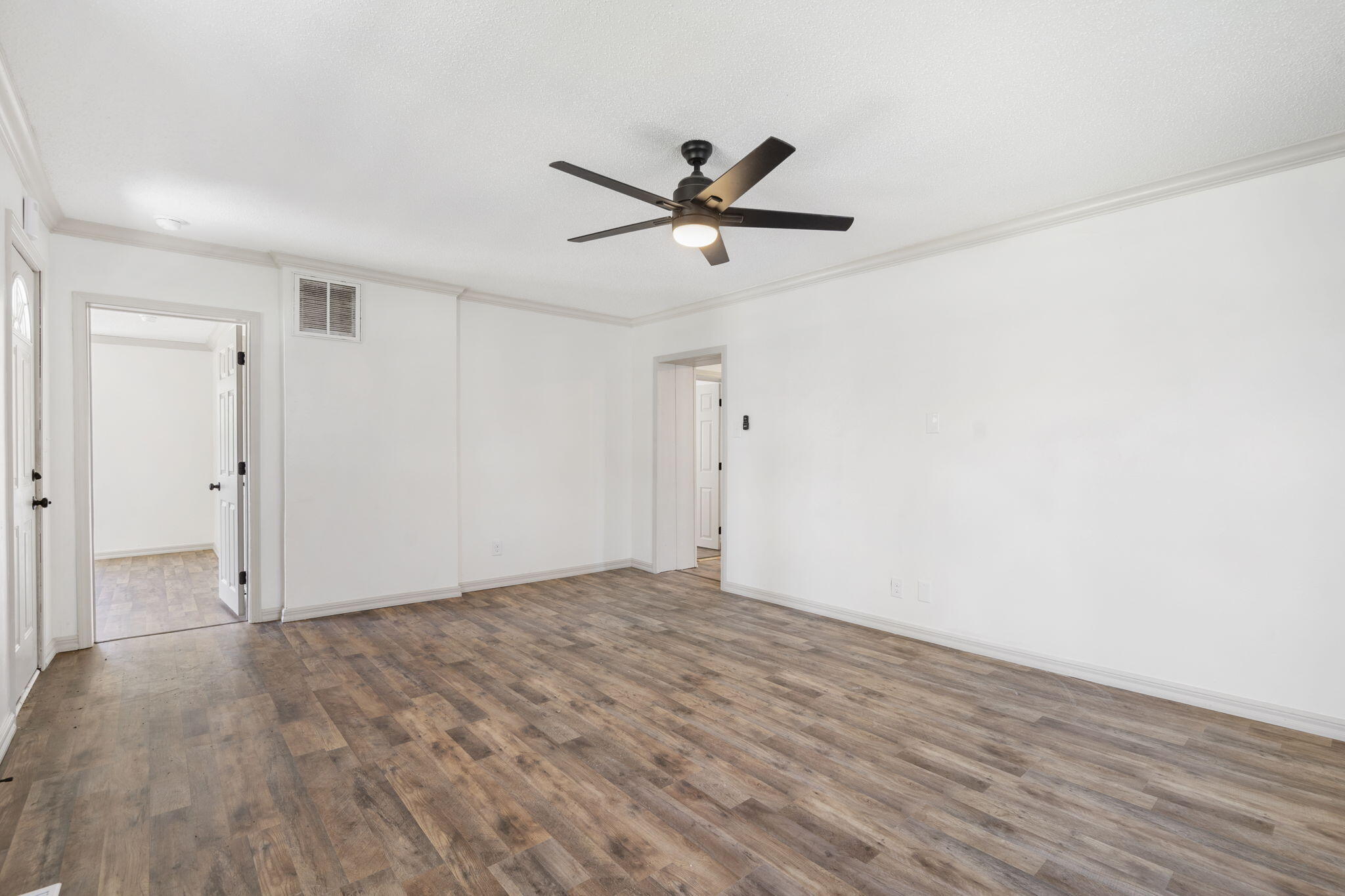 1421 East Commercial Street Property Photo 8