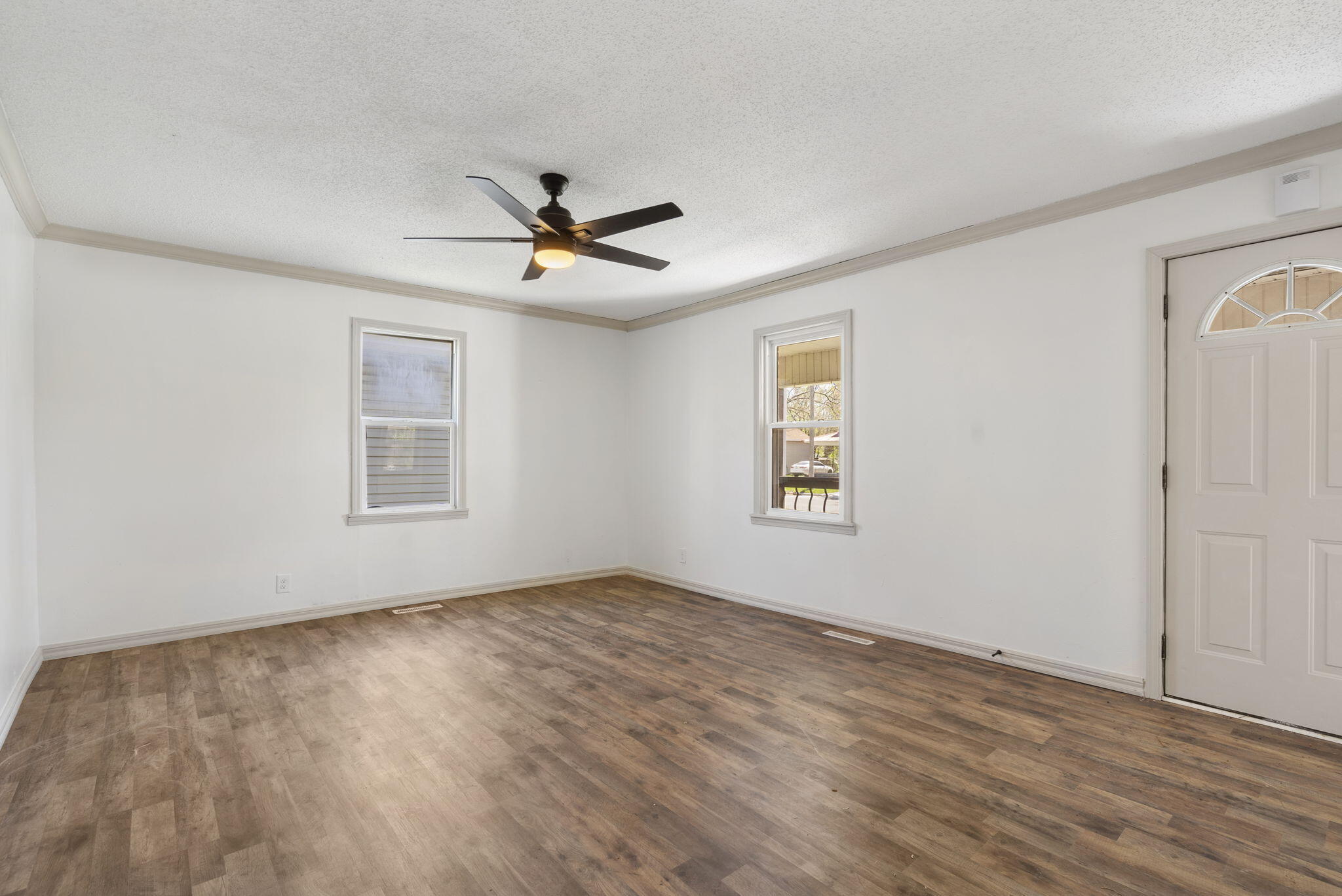 1421 East Commercial Street Property Photo 10