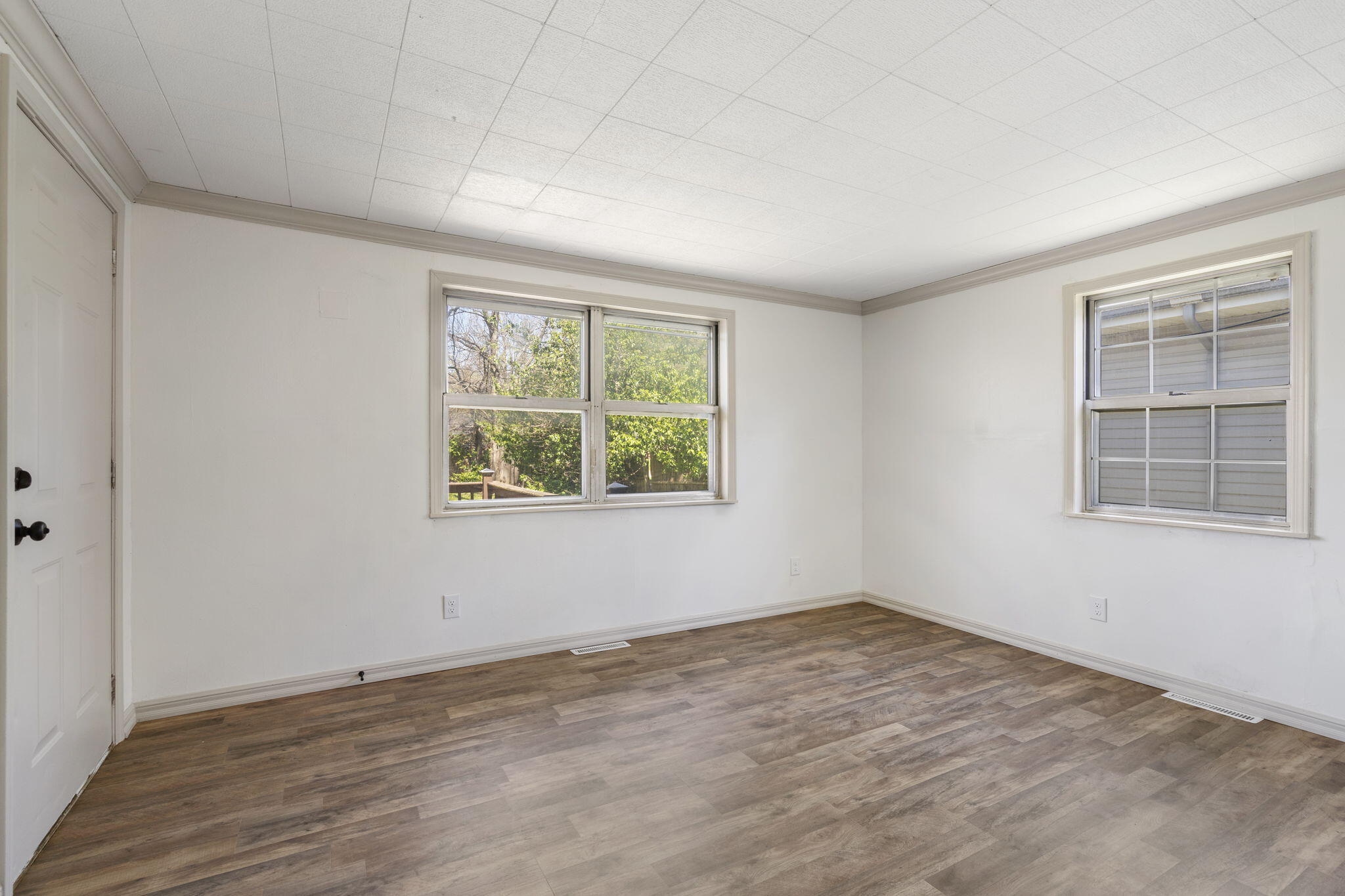 1421 East Commercial Street Property Photo 11