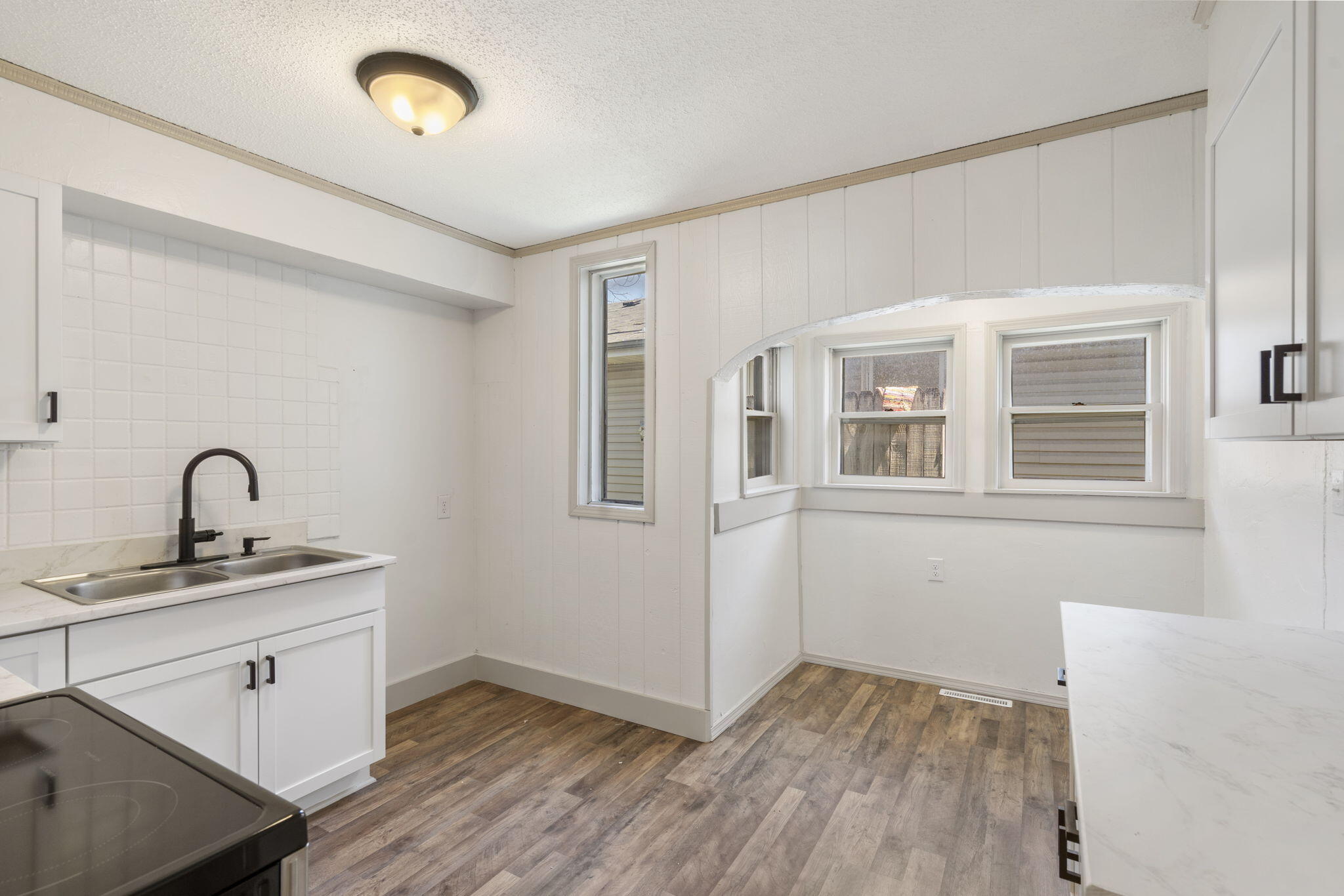 1421 East Commercial Street Property Photo 12