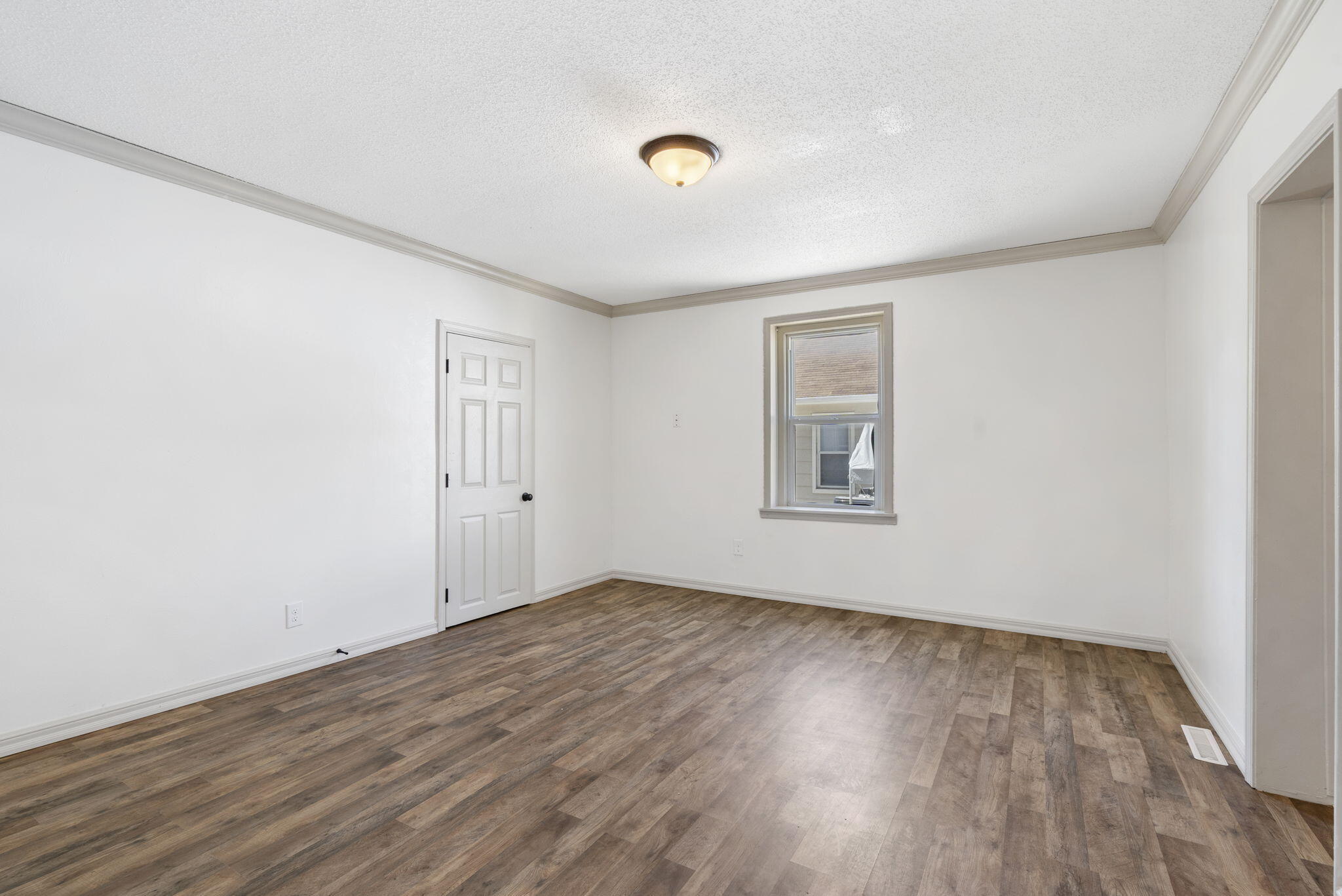 1421 East Commercial Street Property Photo 20