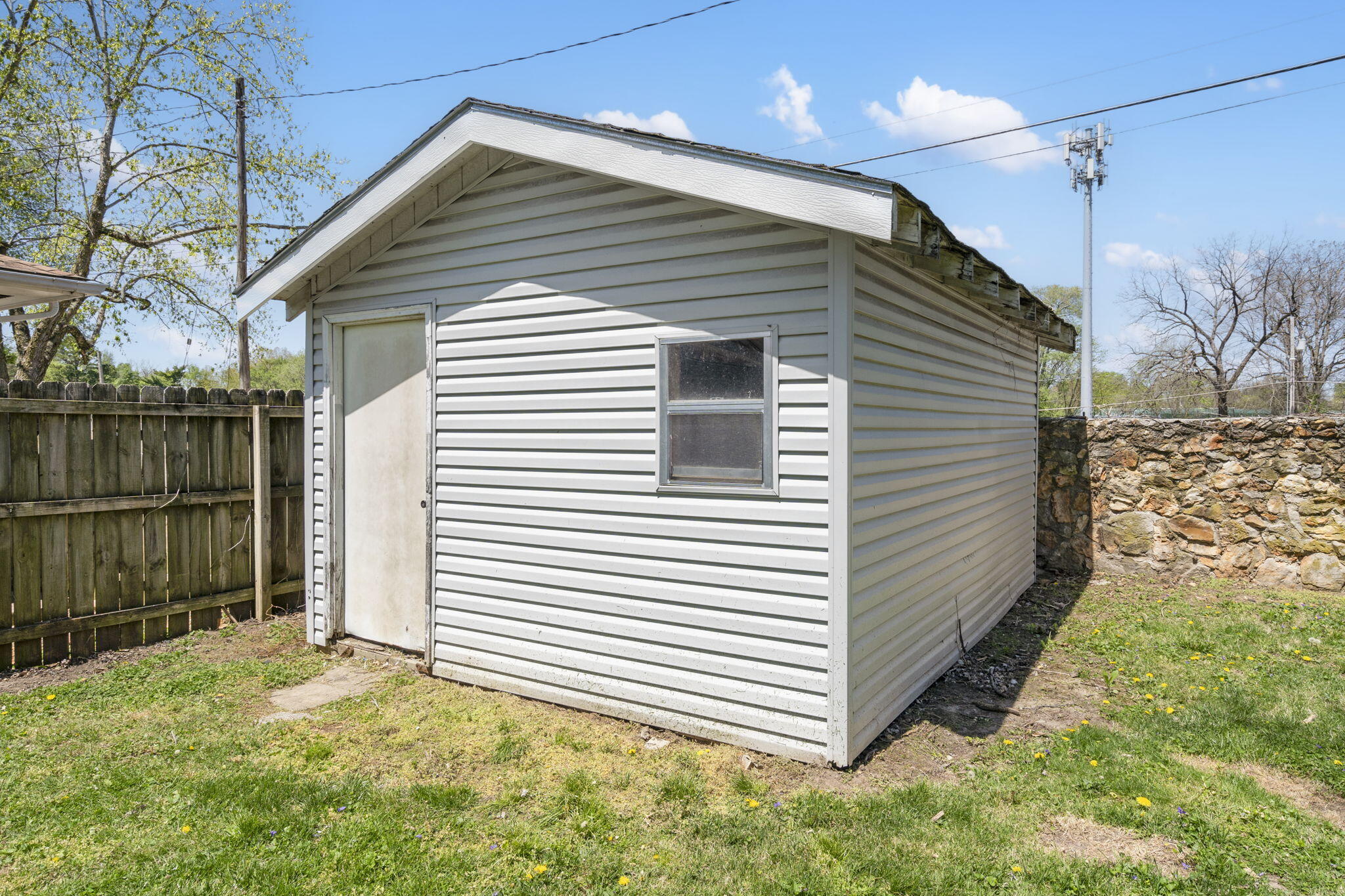 1421 East Commercial Street Property Photo 29