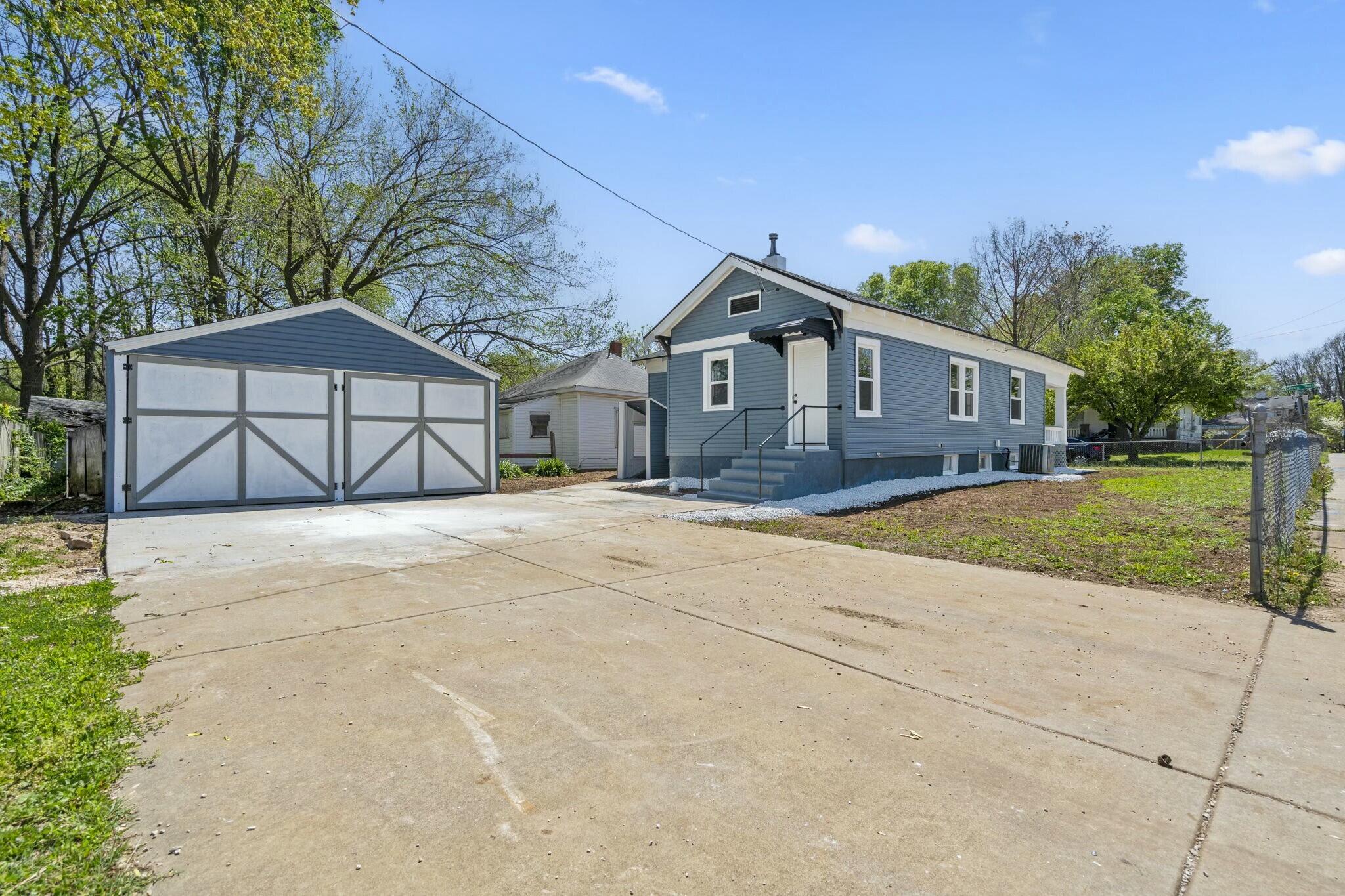 1461 East Cairo Street Property Photo 3