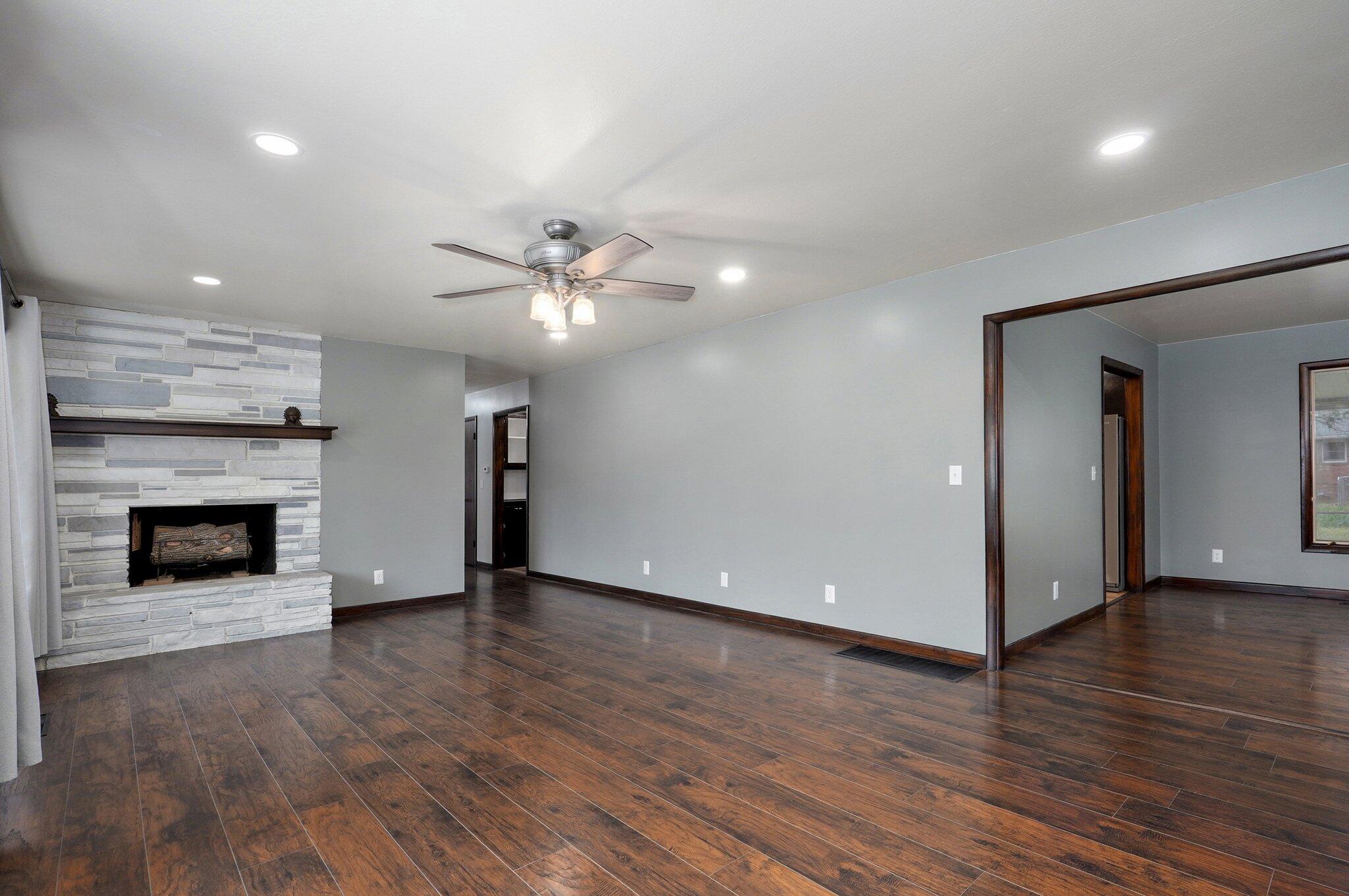 704 King Street Property Photo