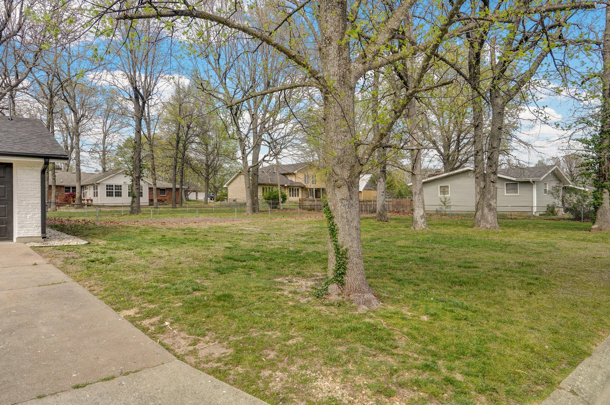 704 King Street Property Photo 5