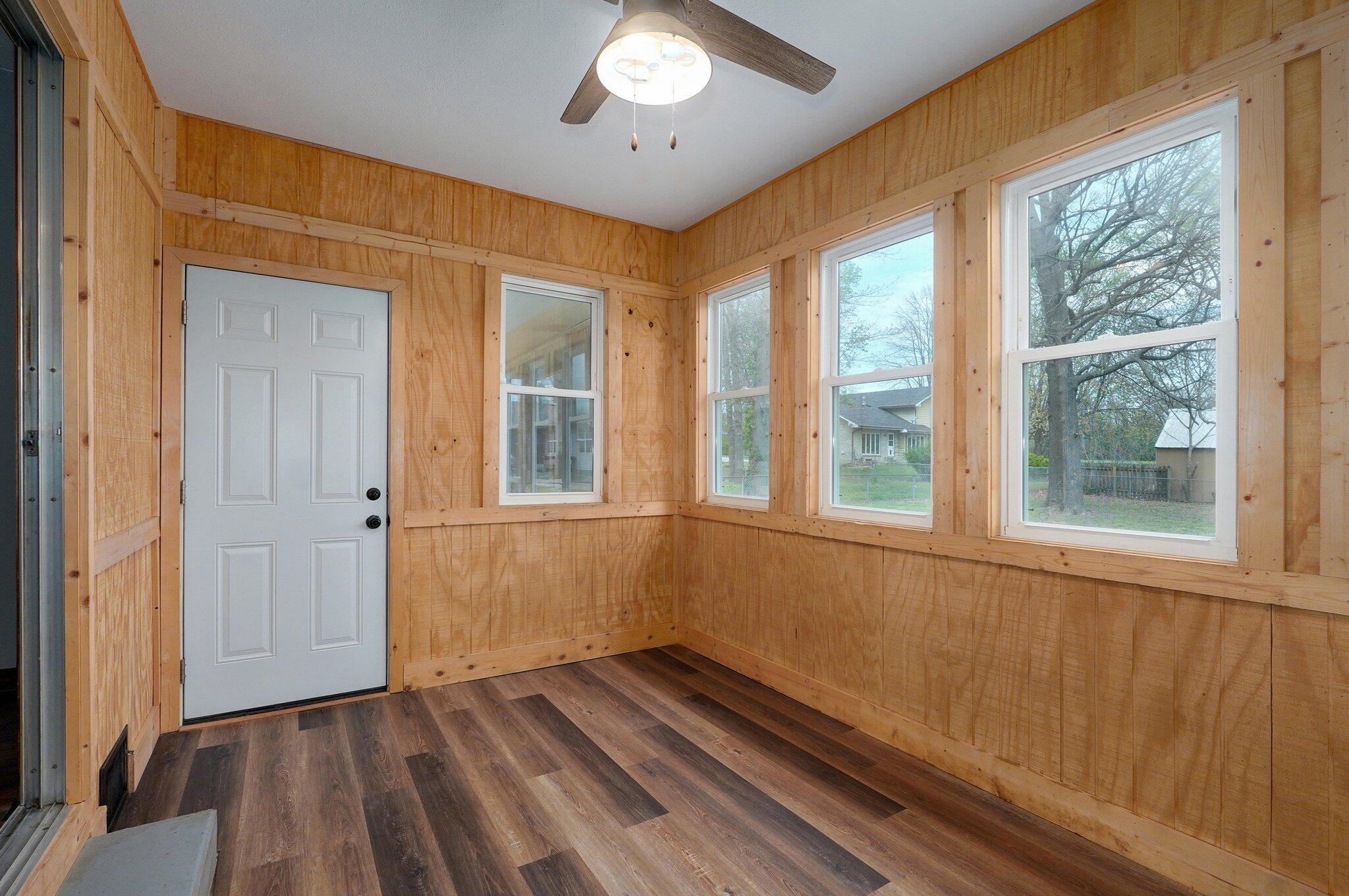 704 King Street Property Photo 14