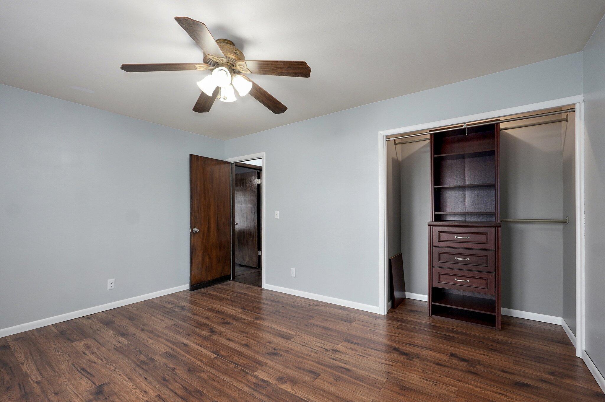 704 King Street Property Photo 24