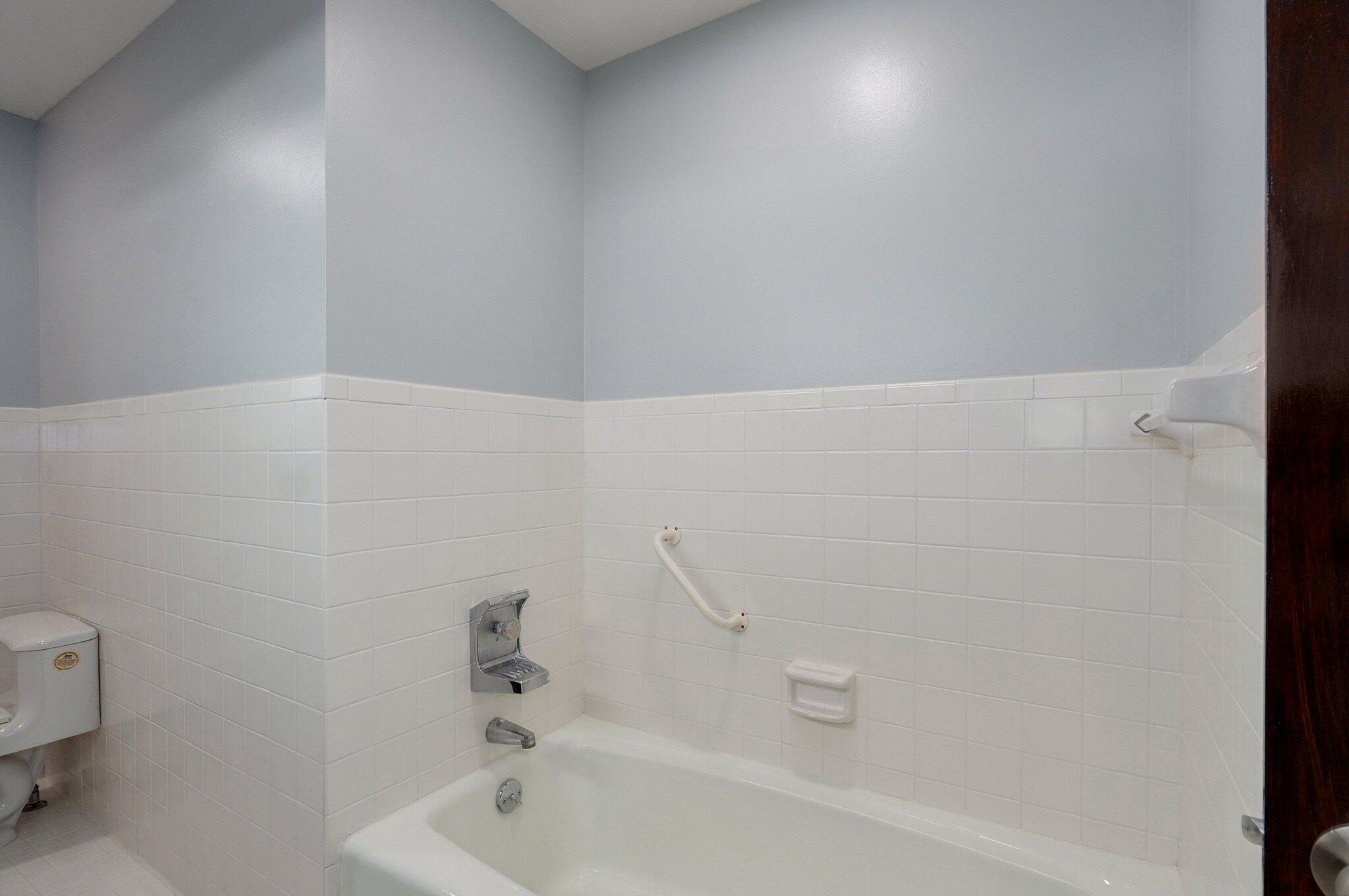 704 King Street Property Photo 29