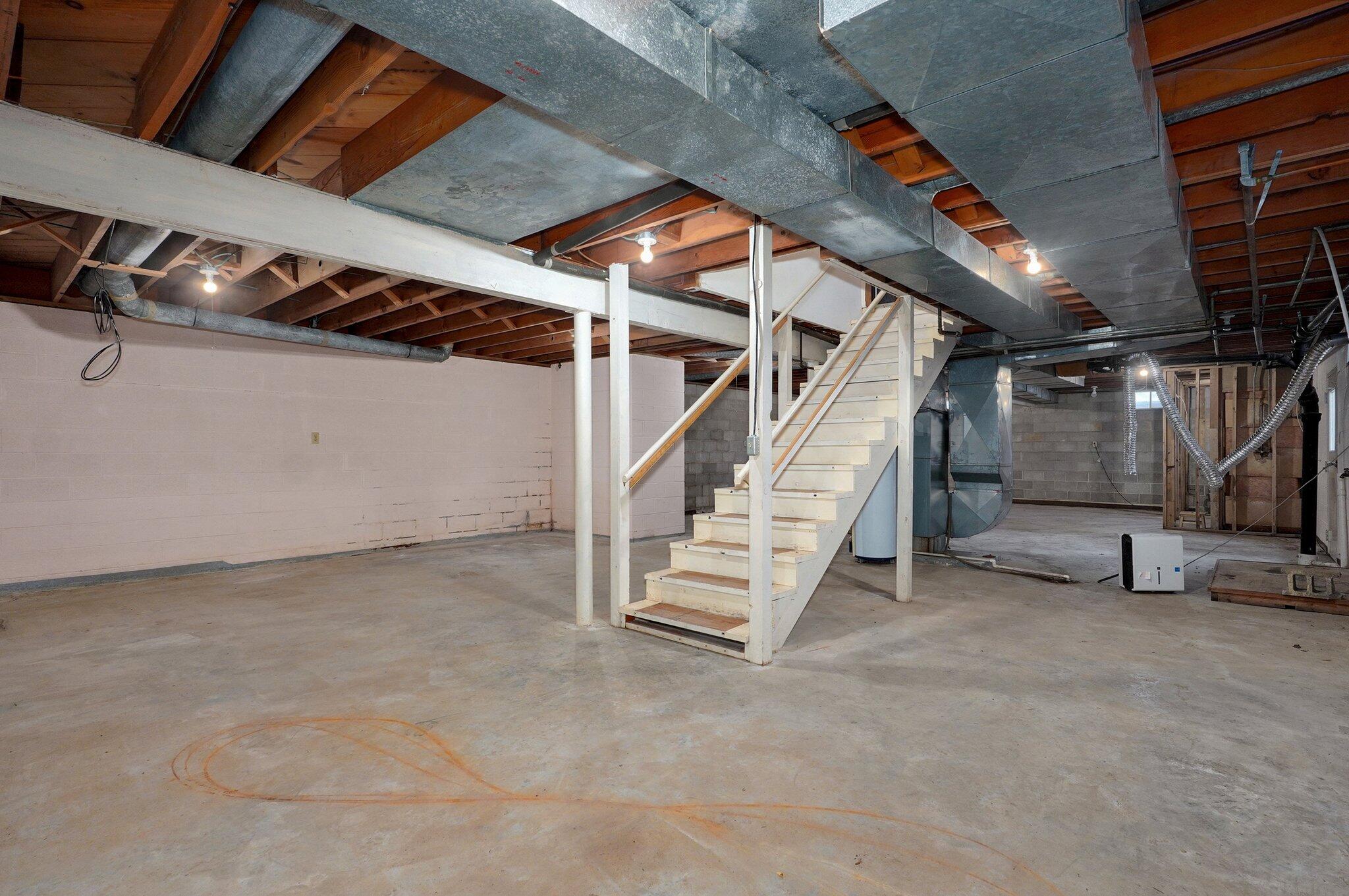 704 King Street Property Photo 38