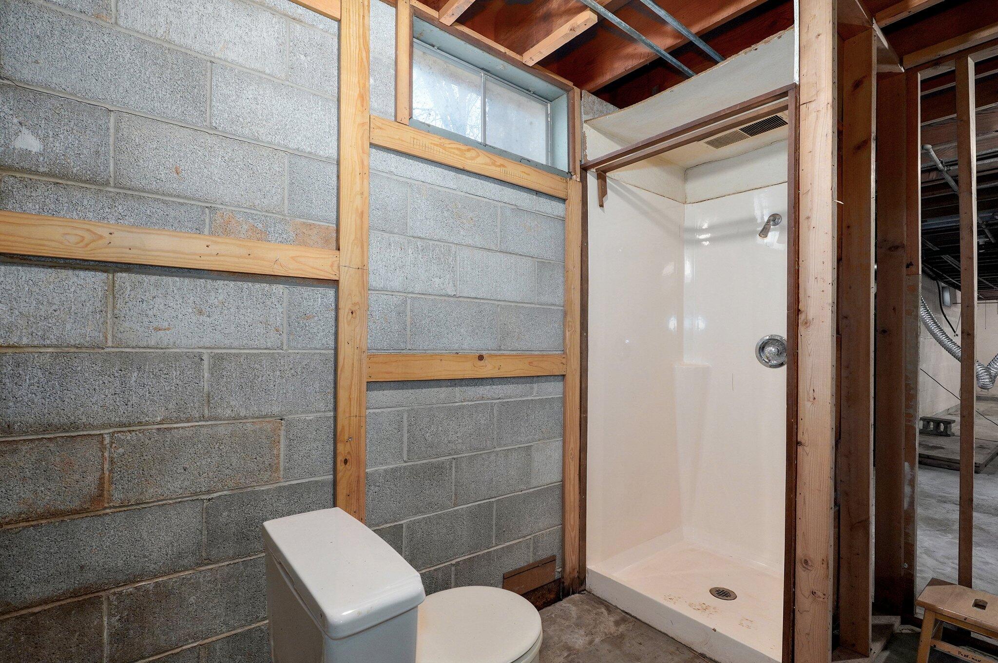 704 King Street Property Photo 41