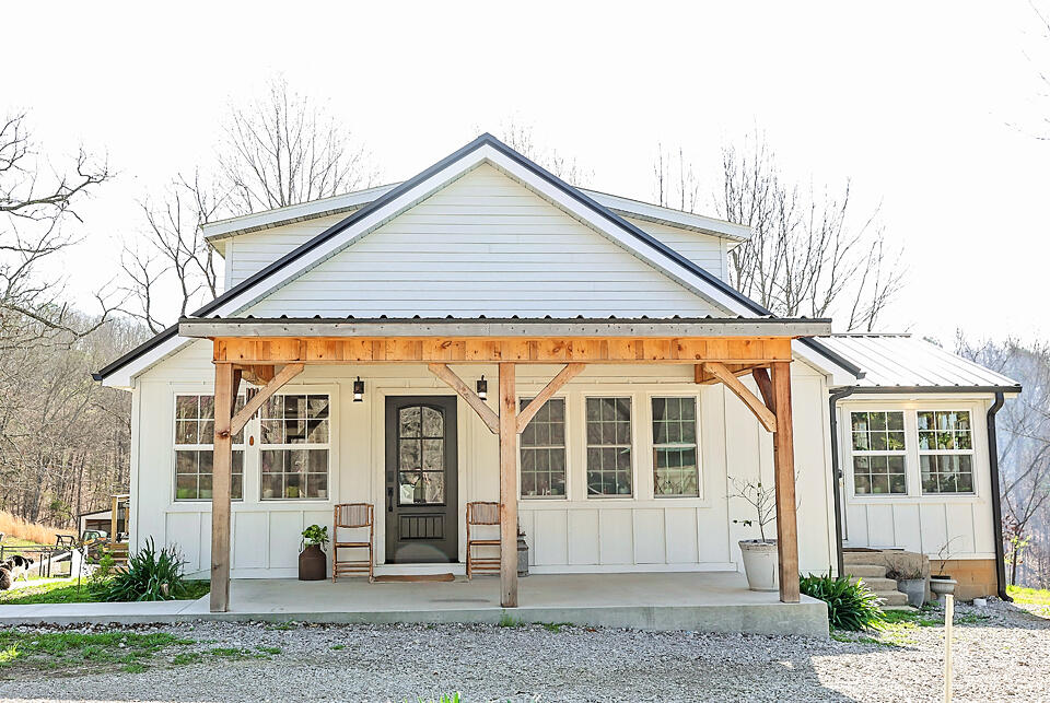 25598 C-228 Property Photo 3