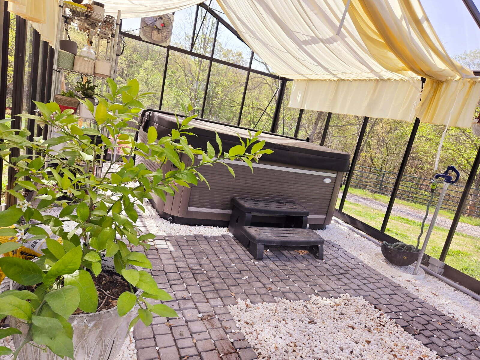 25598 C-228 Property Photo 11